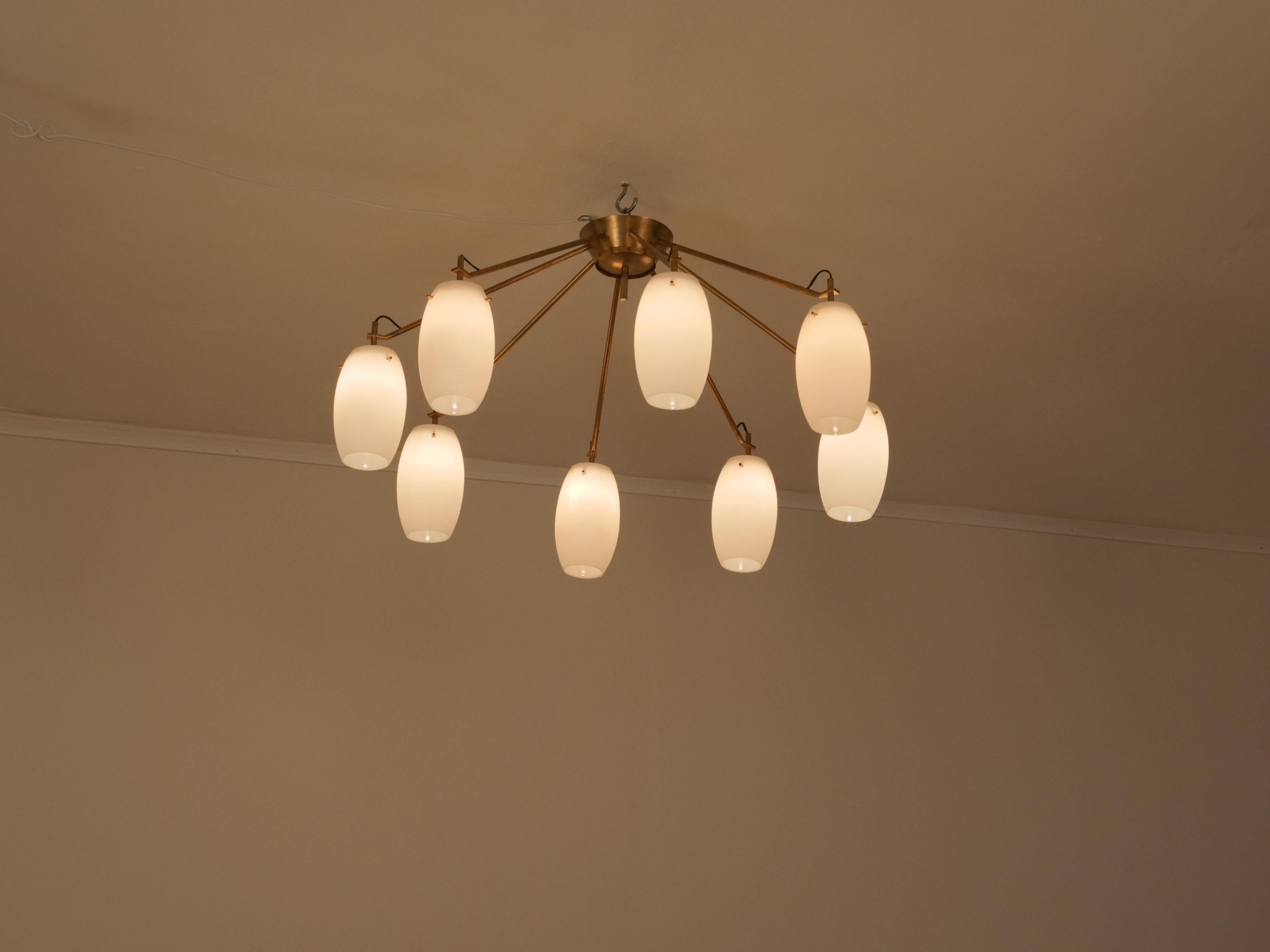 Elegant Stilnovo 8 shade chandelier. Italy c1950

Brass structure with satin glass shades 