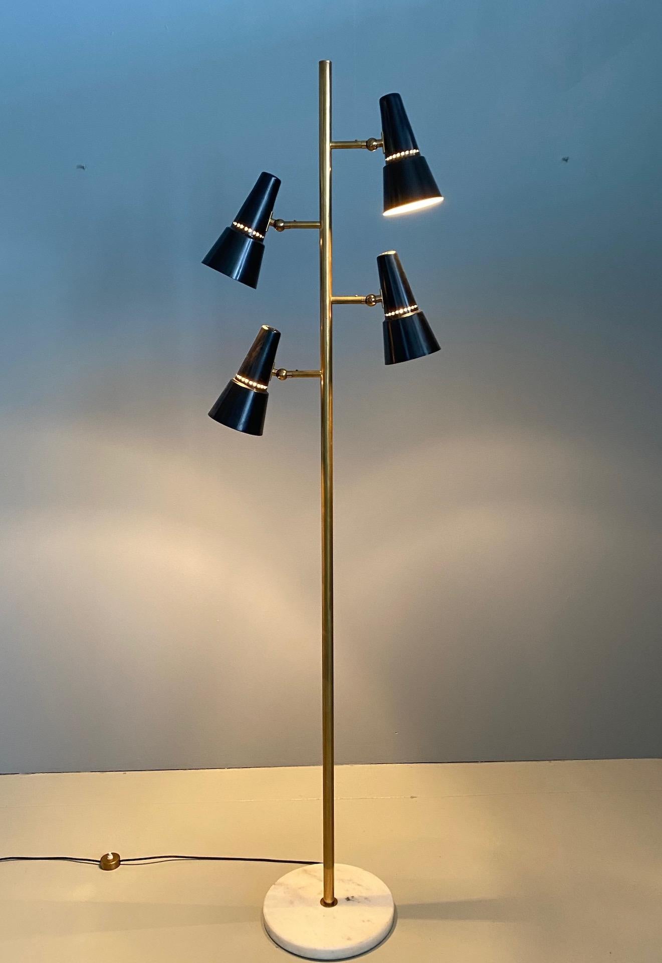 Rare Stilnovo Floor Lamp Four Arms Brass, Italy, 1950s In Good Condition For Sale In Rovereta, SM