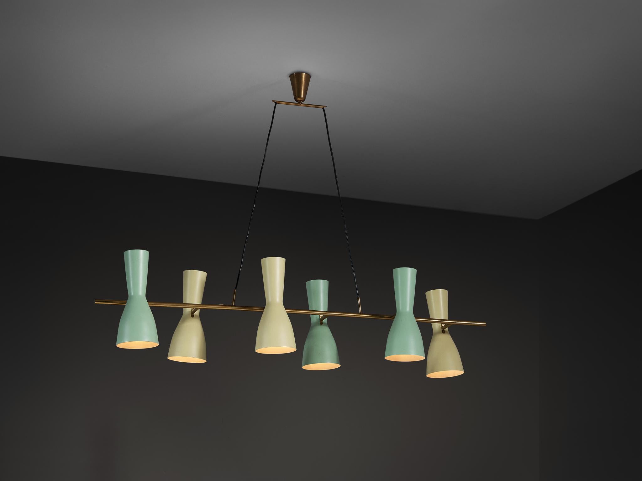 Rara lámpara de araña grande Stilnovo de latón con pantallas verde menta y amarillo pastel en Bueno estado para la venta en Waalwijk, NL