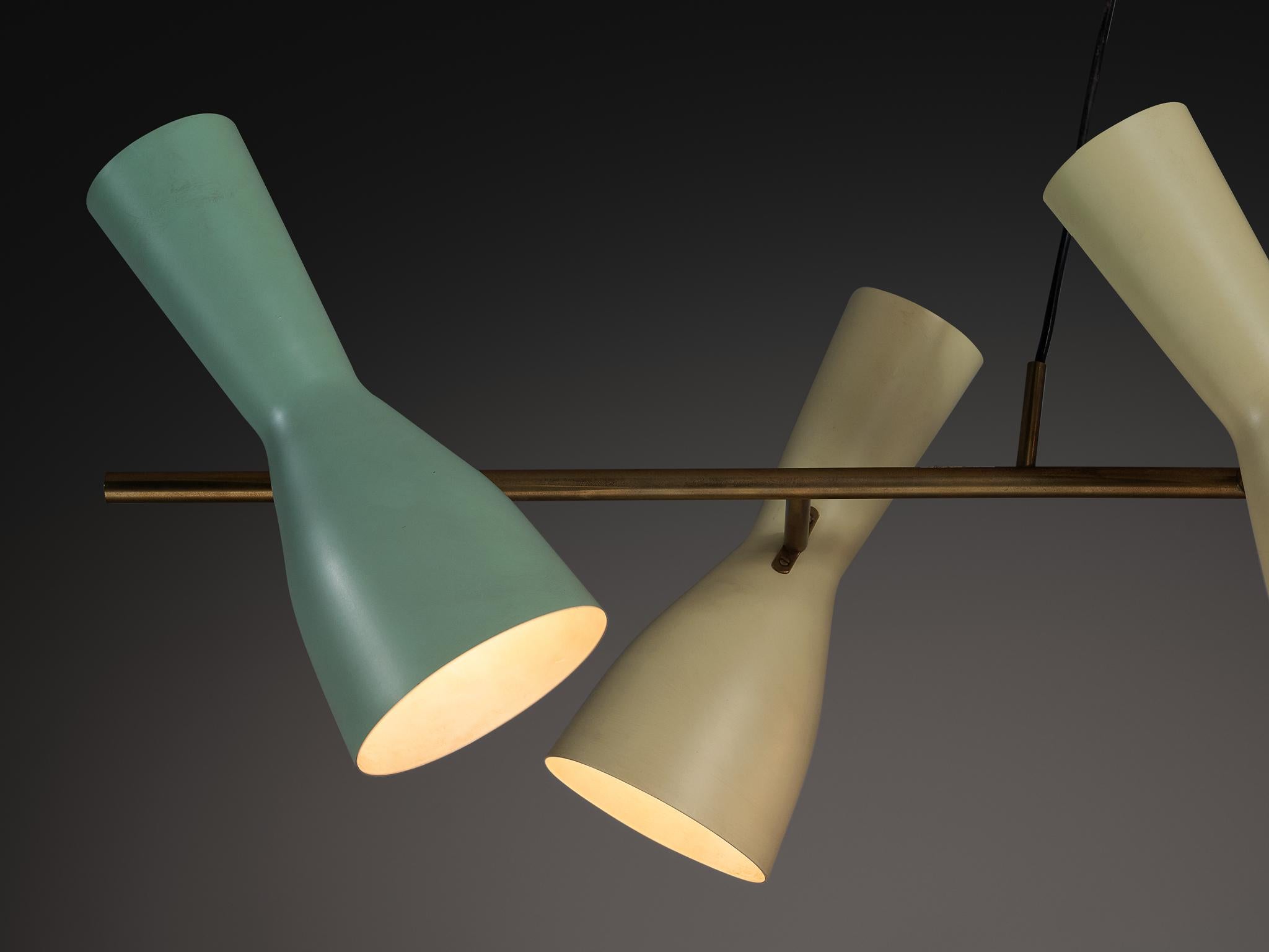 Rara lámpara de araña grande Stilnovo de latón con pantallas verde menta y amarillo pastel Moderno de mediados de siglo en venta