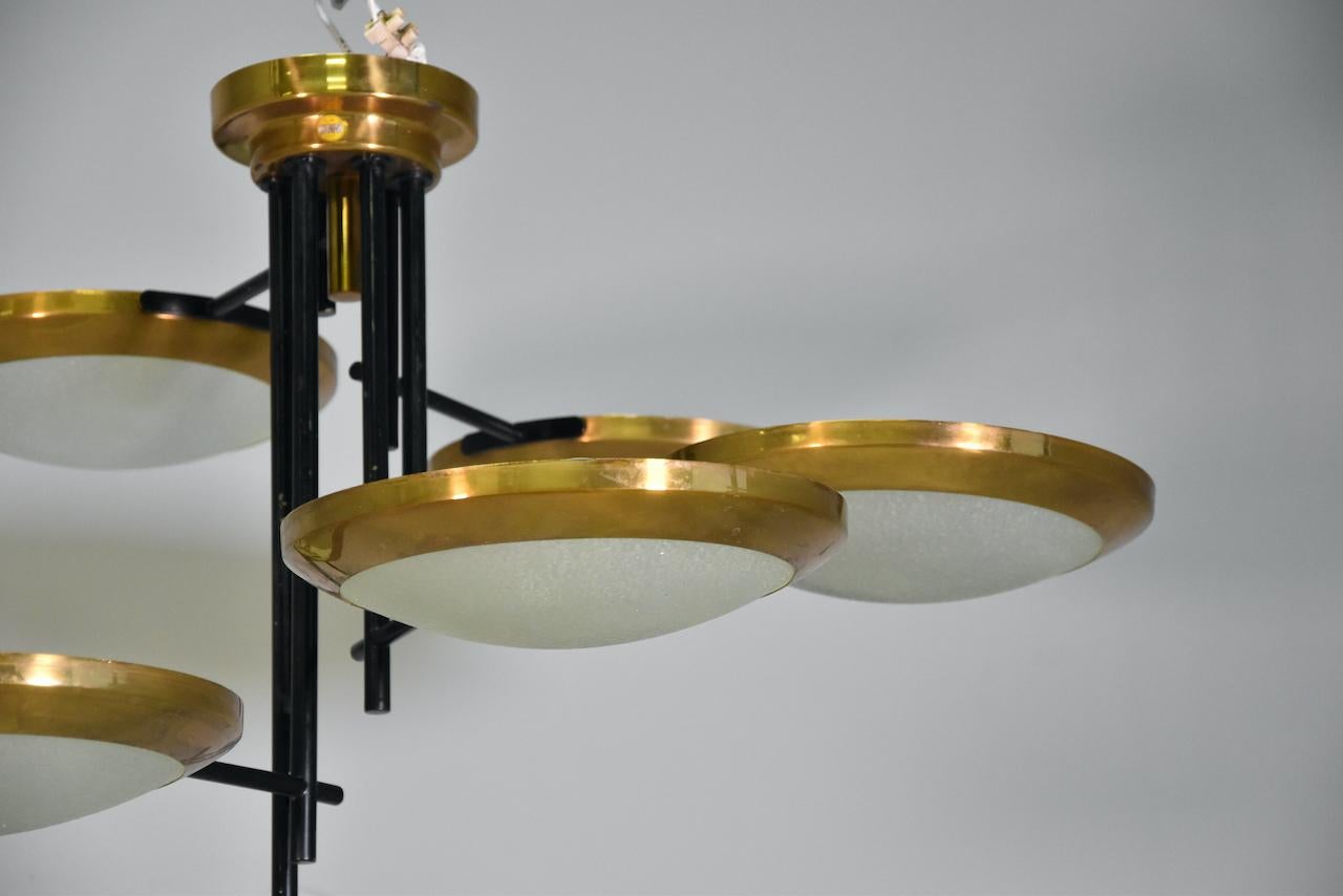 Splendid Stilnovo three discs ceiling lamp in brass and glass, Italy 1950s Reference : Botteghe Storiche di Milanesi, Milan, 2006, p. 21 for the five-armed variation from the Cartoleria Adua, Milan.
available pair.