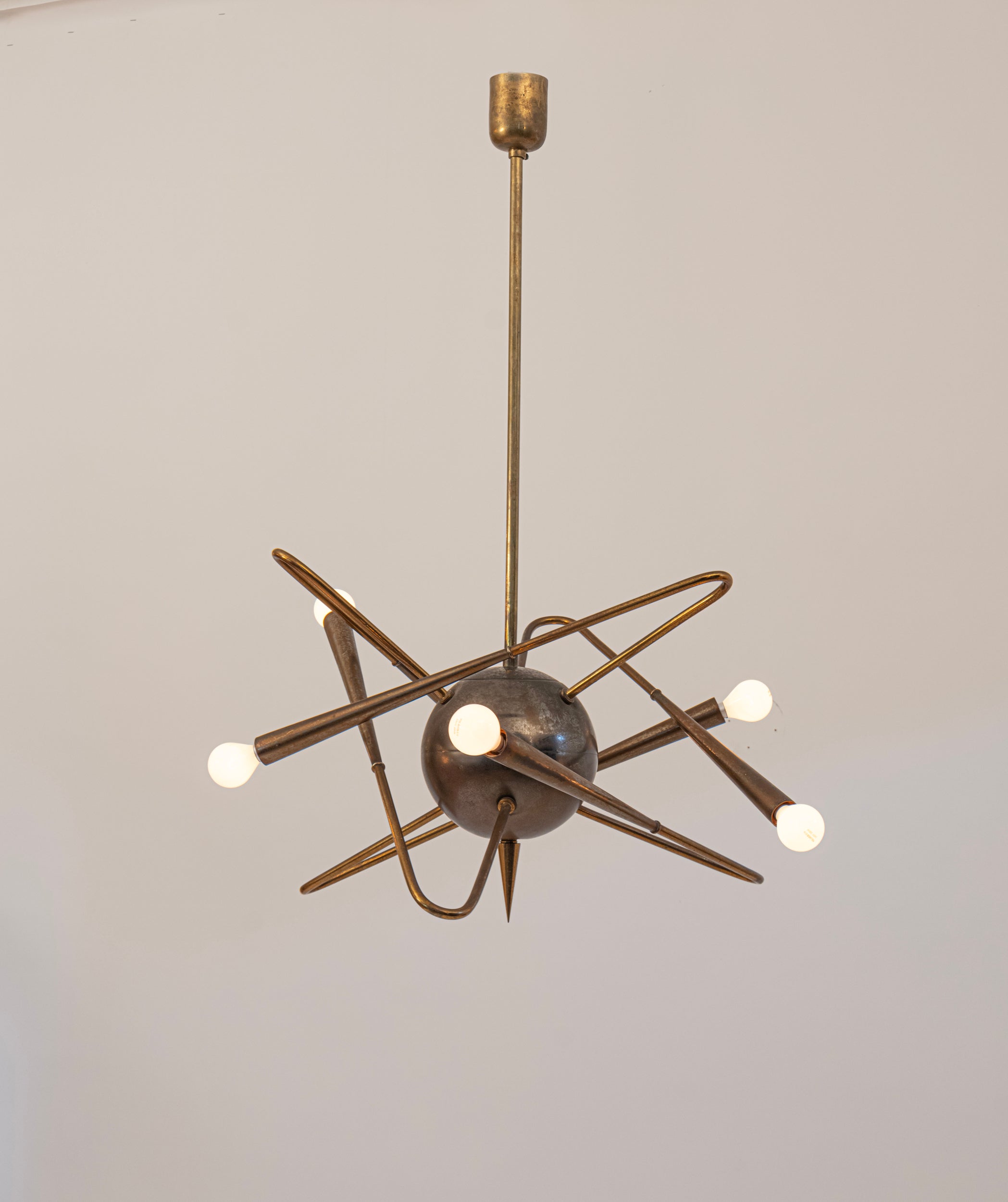 Rara lampada Sputnik di Stilnovo. Italia c1950

Bella patina dell'ottone brunito. 

Re cablata per l'Europa e gli Stati Uniti
