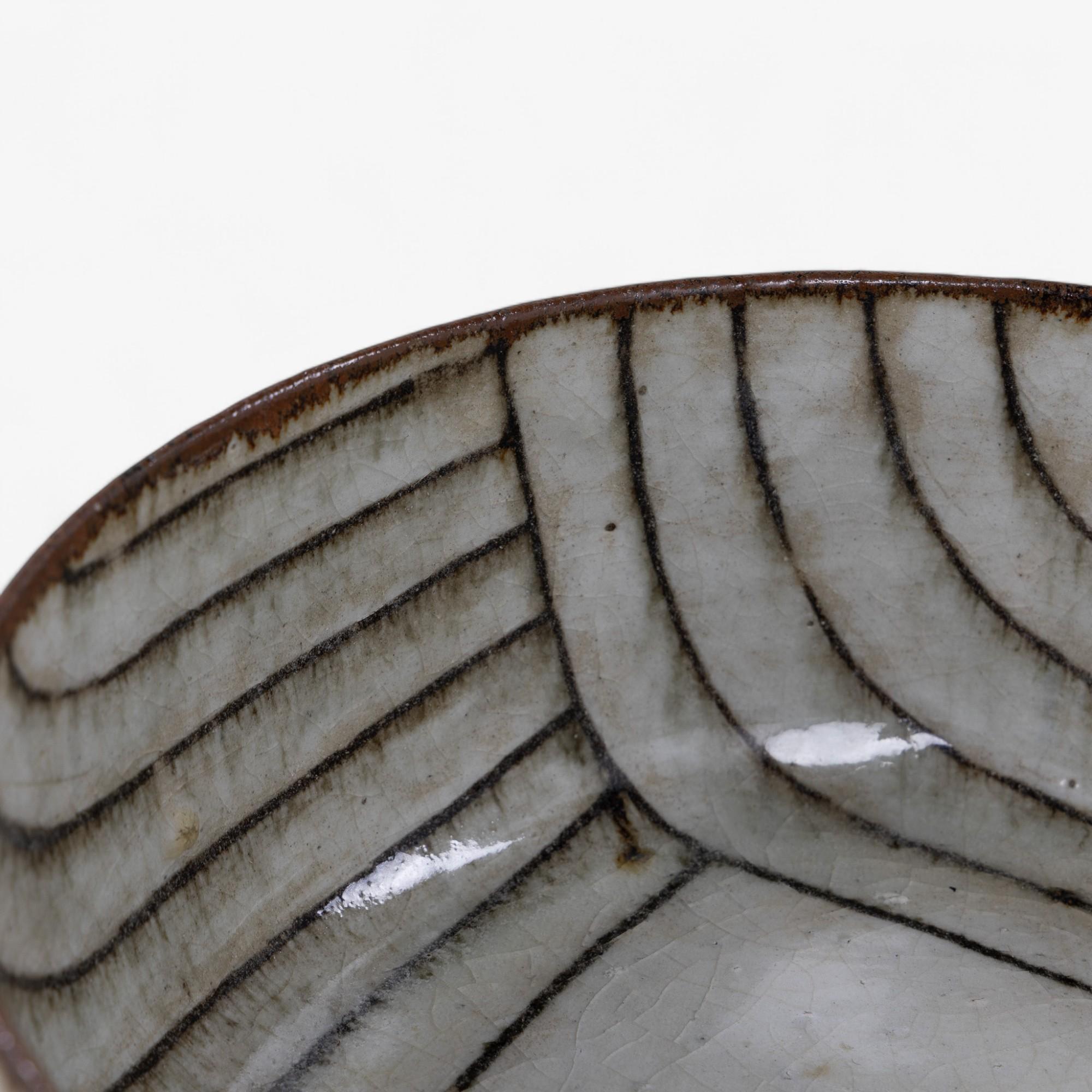 Rare stoneware bowl by Gertrud Vasegaard In Good Condition For Sale In Copenhagen, DK