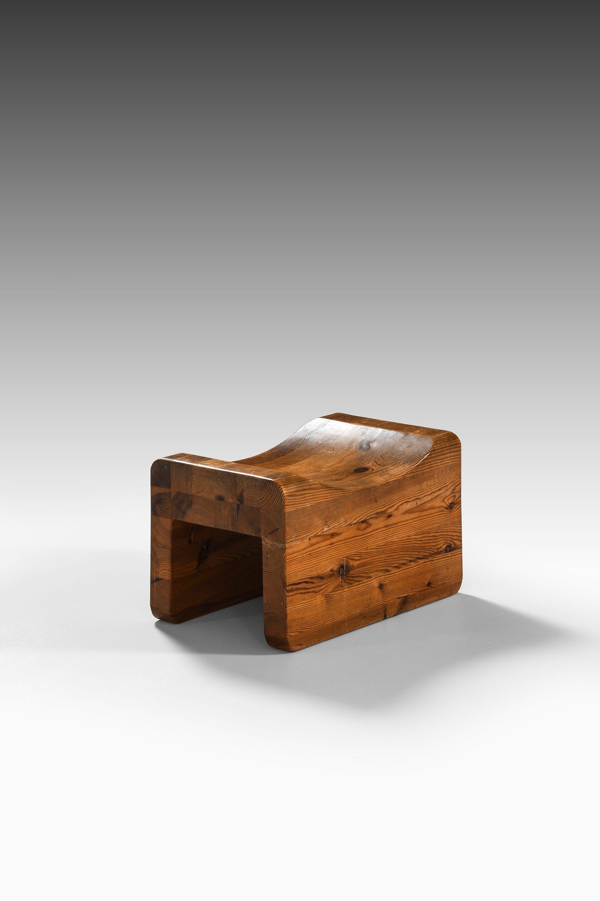Seltener Hocker 'Palle' in Kiefer, 1970er Jahre (Schwedisch) im Angebot