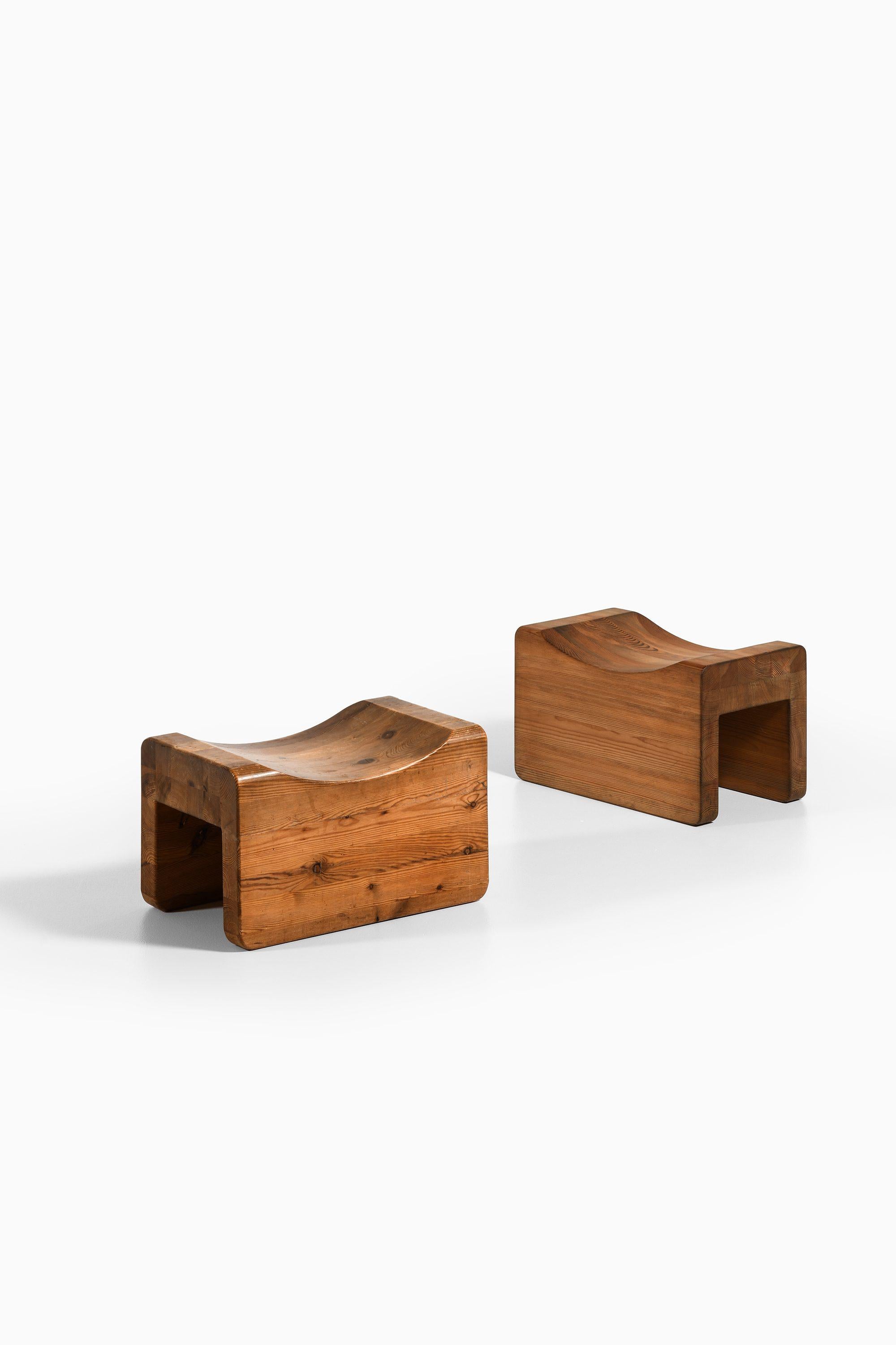 Seltener Hocker 'Palle' in Kiefer, 1970er Jahre im Angebot 1
