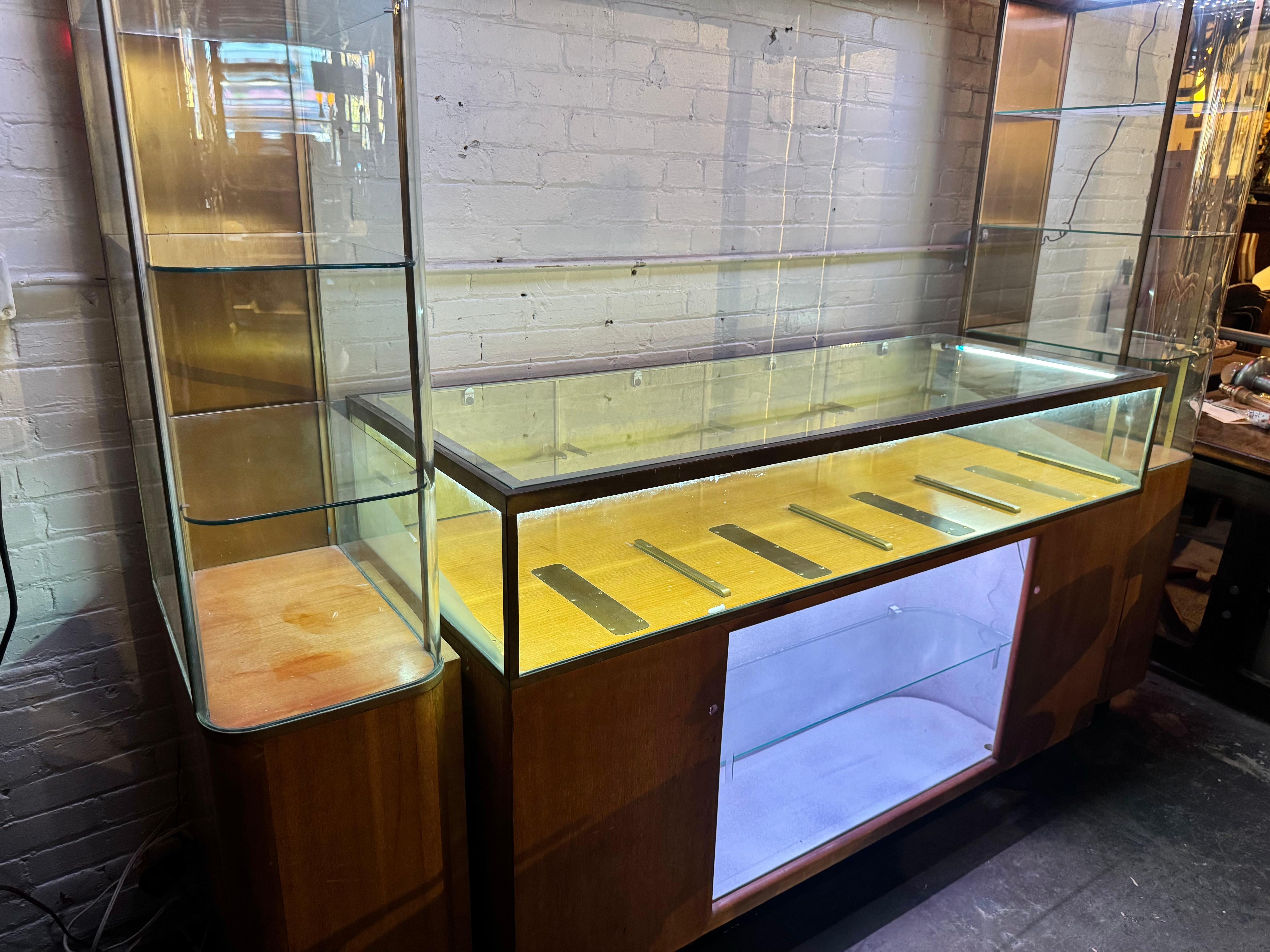 Rare Streamline Art Deco Brass & Oak Double Tower Display Case by Parker Pens For Sale 8