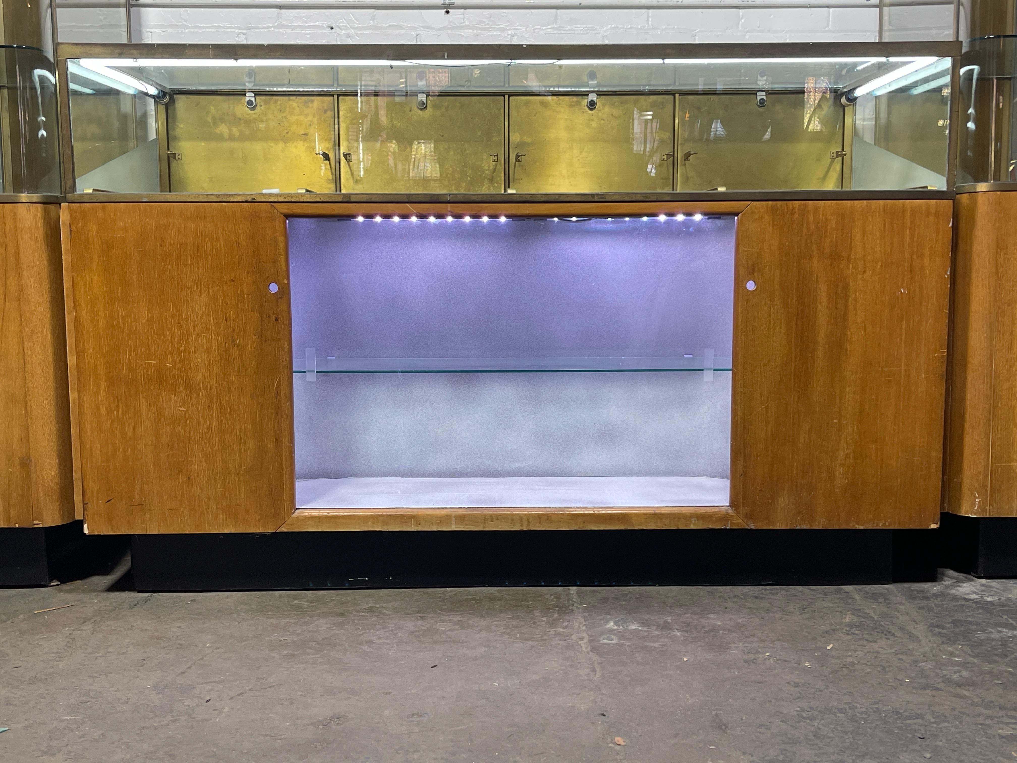 Rare Streamline Art Deco Brass & Oak Double Tower Display Case by Parker Pens For Sale 10
