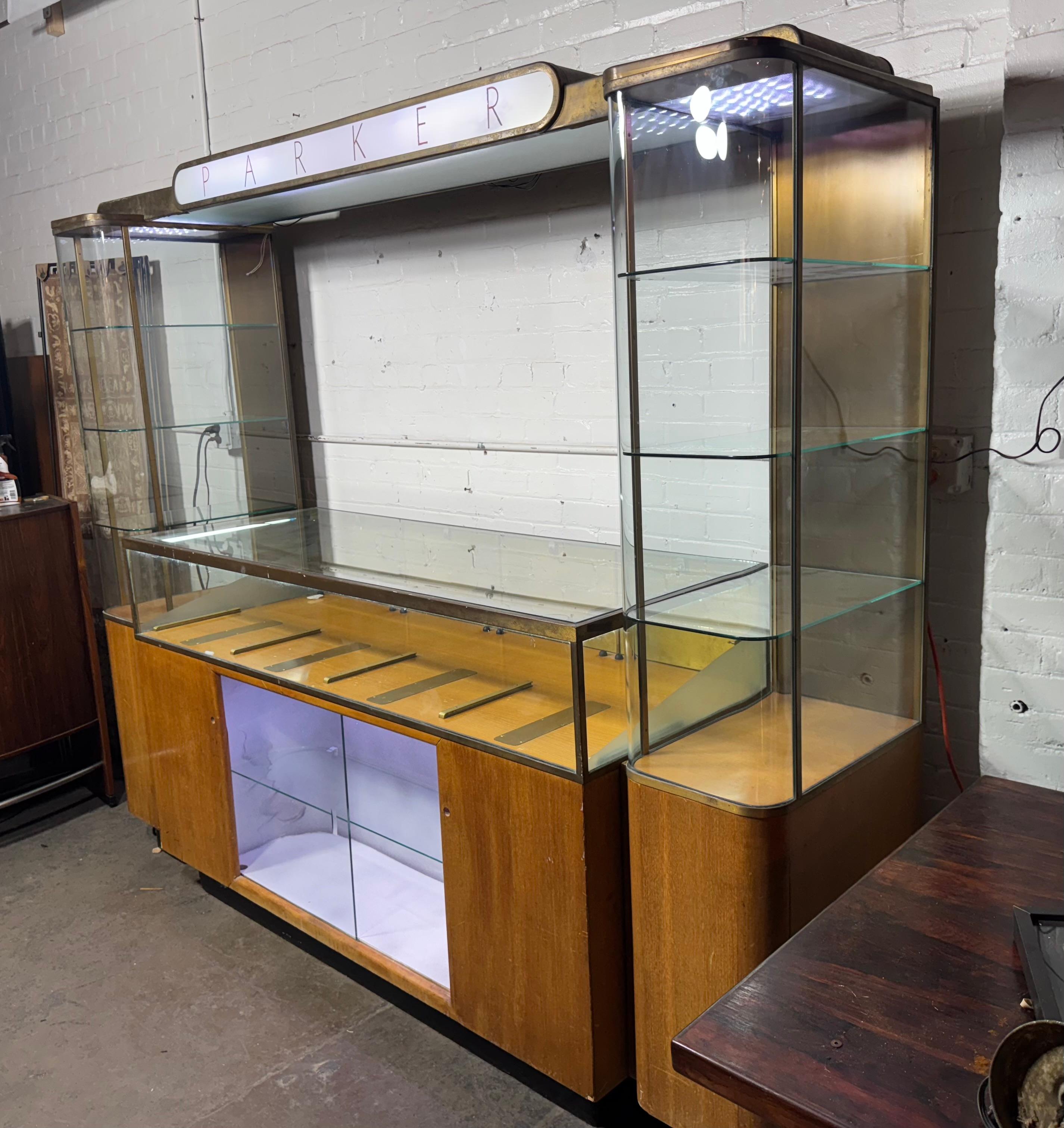 *******NOTE***** THIS IS THE EXTREMELY RARE LARGE VERSION !! 7 FEET 6 INCHES WIDE,,,....  large double tower Streamlined Art Deco display case comprised of a center waist-level LIGHT UP glass display case with a tabletop and a set of towers, one on