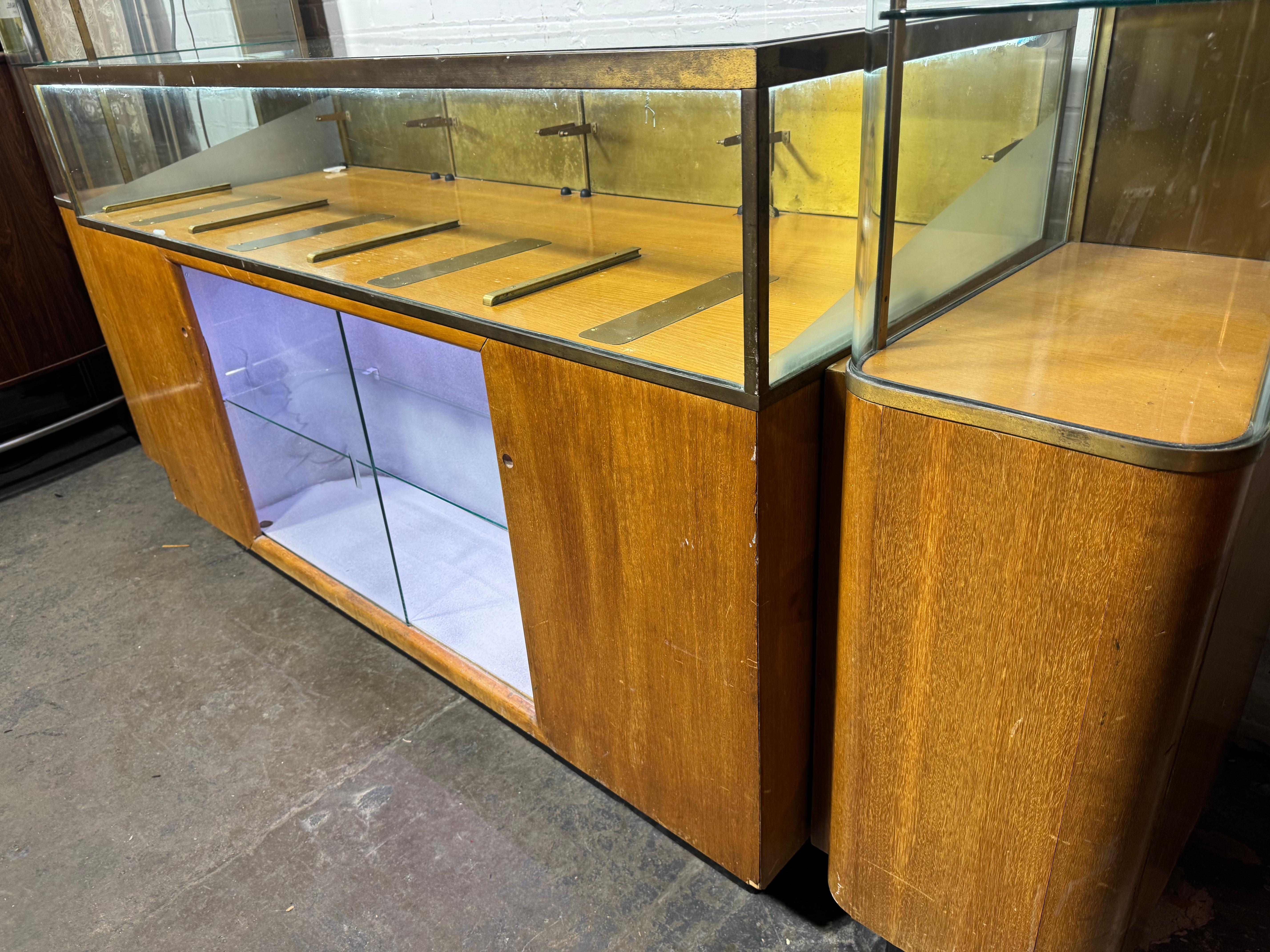 Rare Streamline Art Deco Brass & Oak Double Tower Display Case by Parker Pens For Sale 3