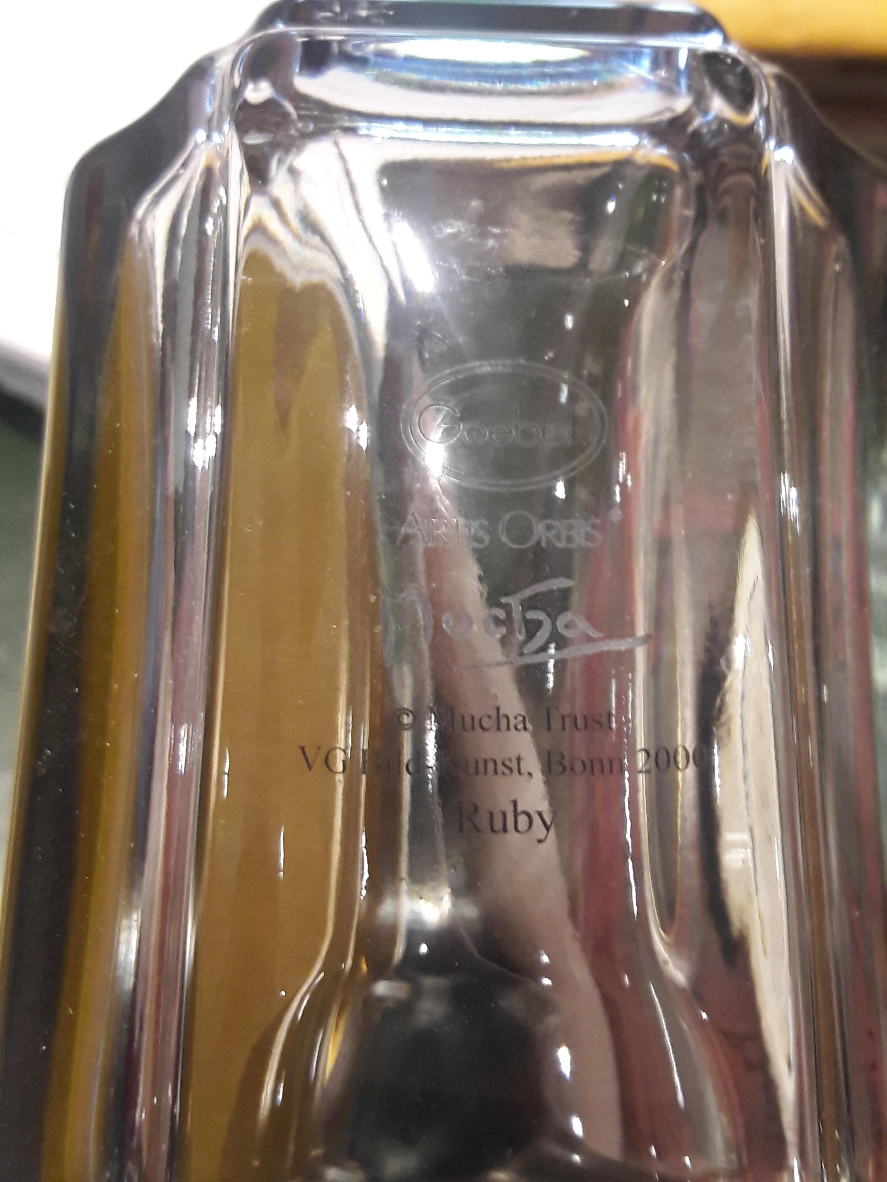 Superbe vase Alphonse Mucha Four Seasons en verre rubis avec cristal Swarovski en vente 1