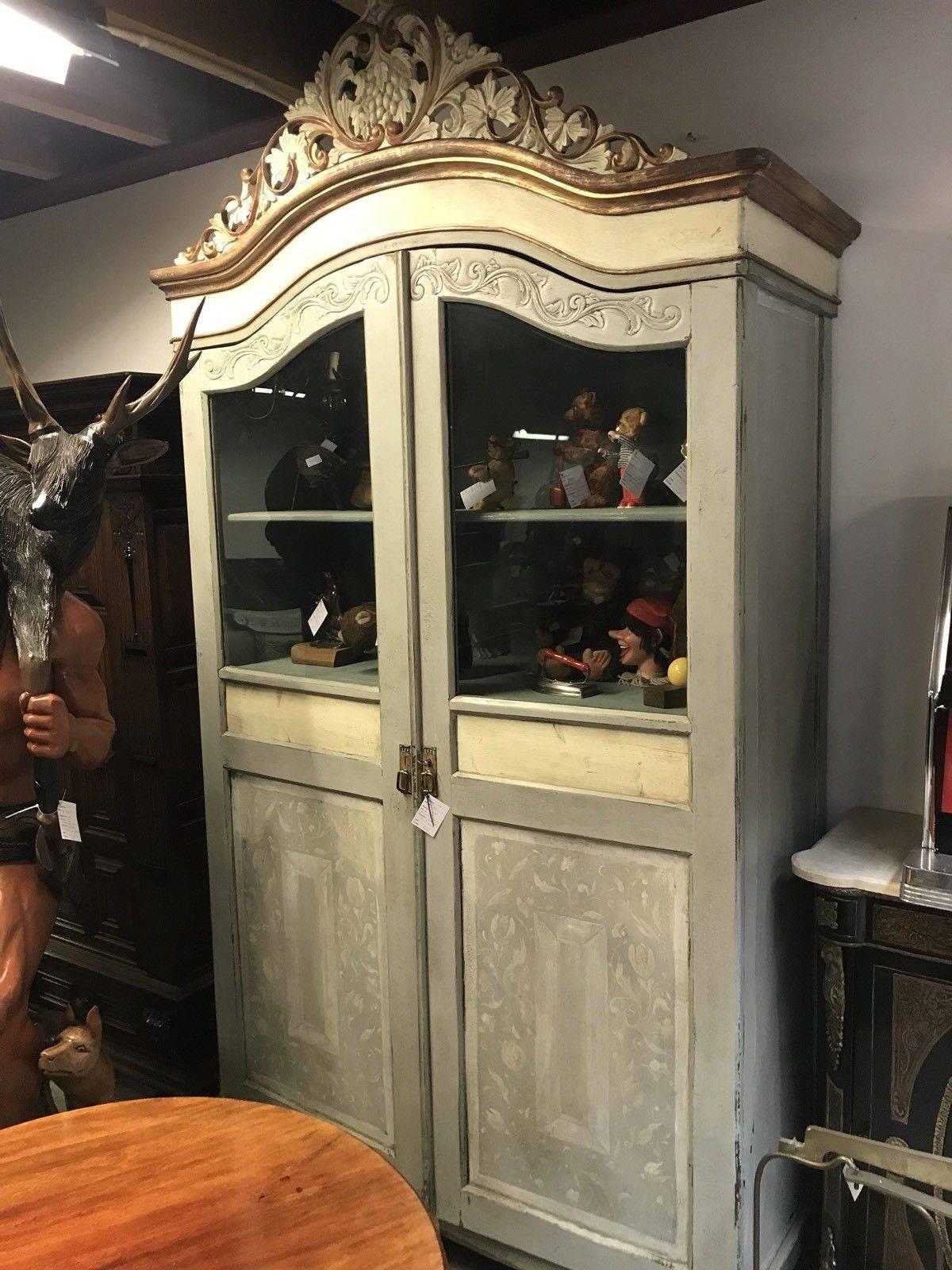 Here we have a very rare opportunity to purchase an original painted Italian Armoire, that was found in a tiny village of the french border of Spain.


It has all its original paint and features. Stunning paint work must I say. Never have I seen one