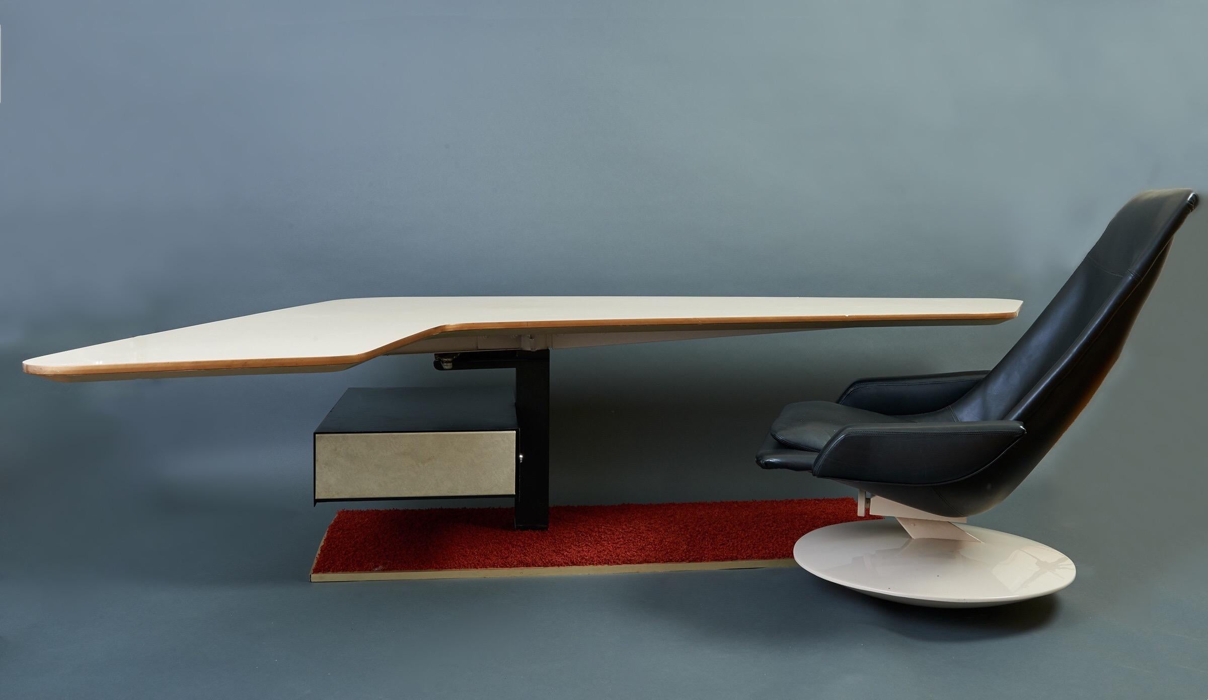 Mid-Century Modern Rare Stunning Atomic Age Boomerang Desk and Gemini Leather Armchair, France 1970