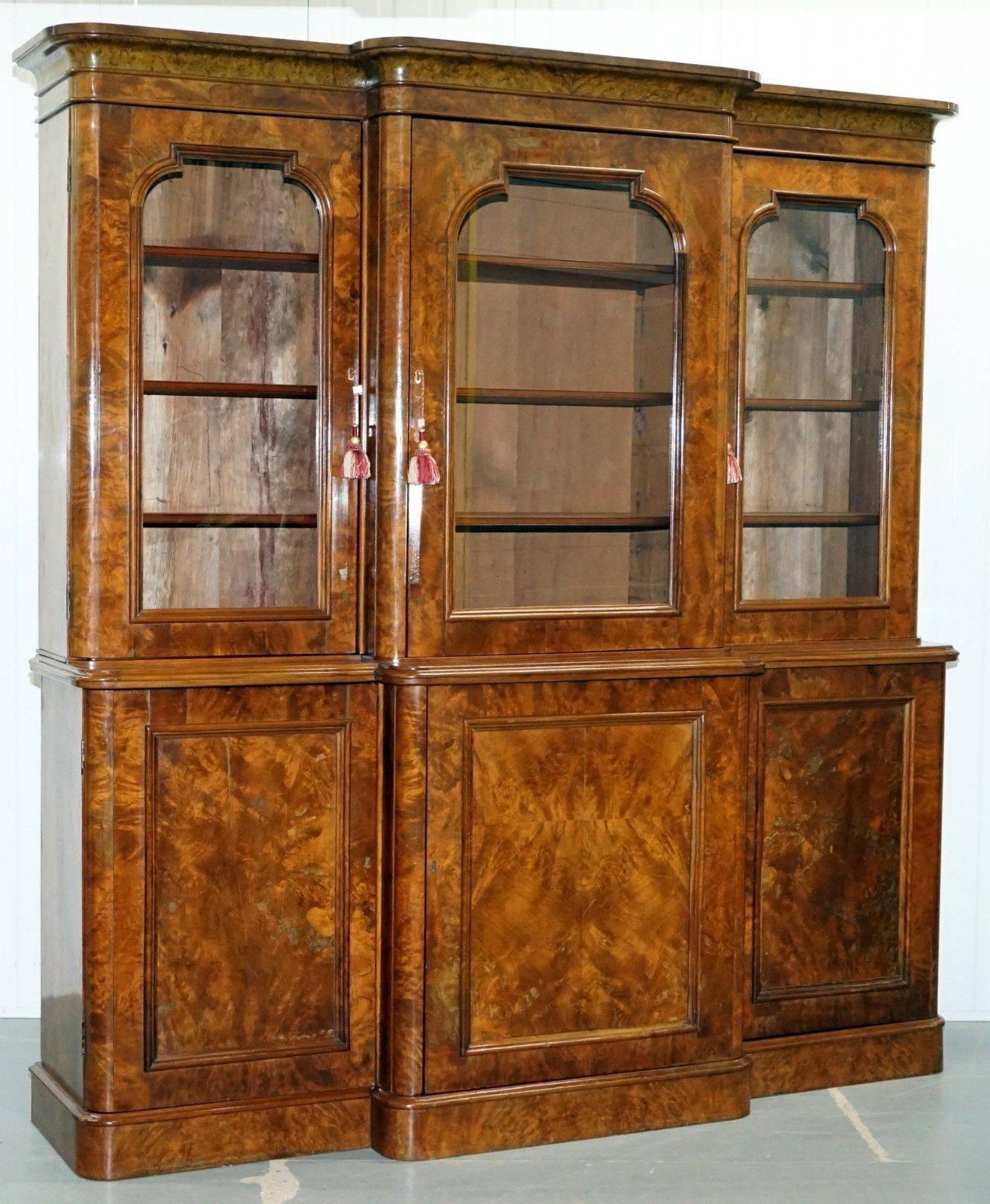 Hand-Crafted Rare Stunning Burr Walnut William IV 1830 Breakfront Library Bookcase Regency