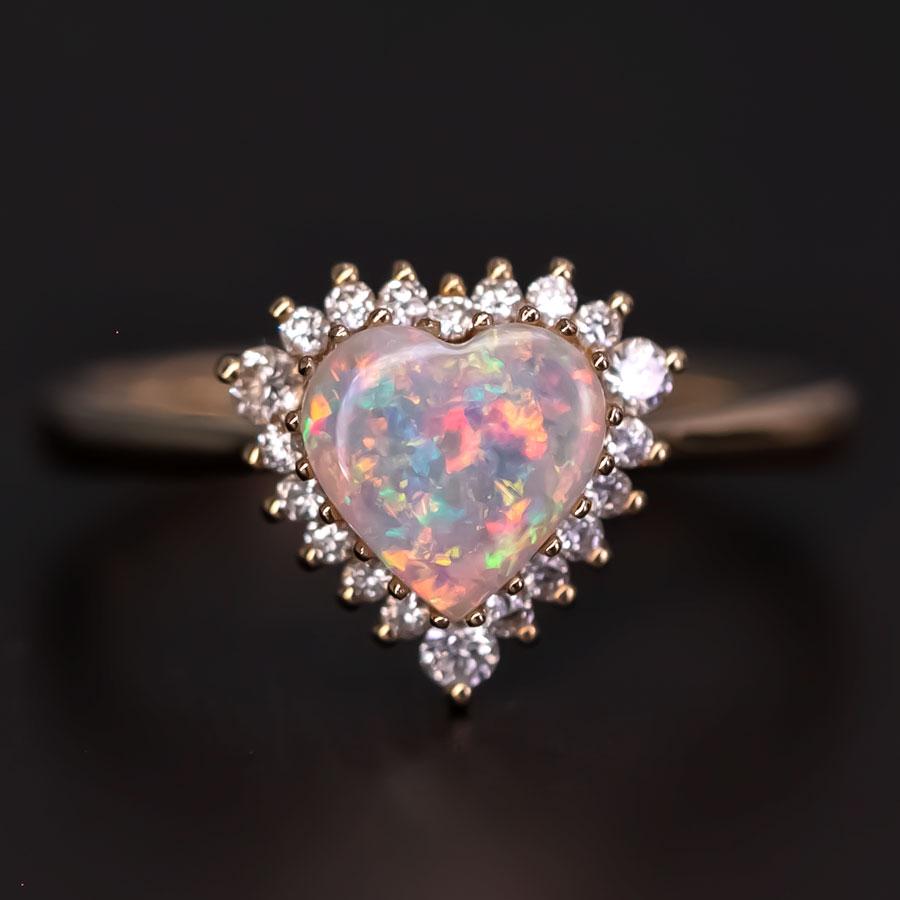 Rare bague de fiançailles en or jaune 18k en forme de coeur en opale australienne avec halo en diamant.


Expédition nationale gratuite par USPS First Class ! Sac ou boîte cadeau gratuit avec chaque commande !

L'opale, la reine des pierres