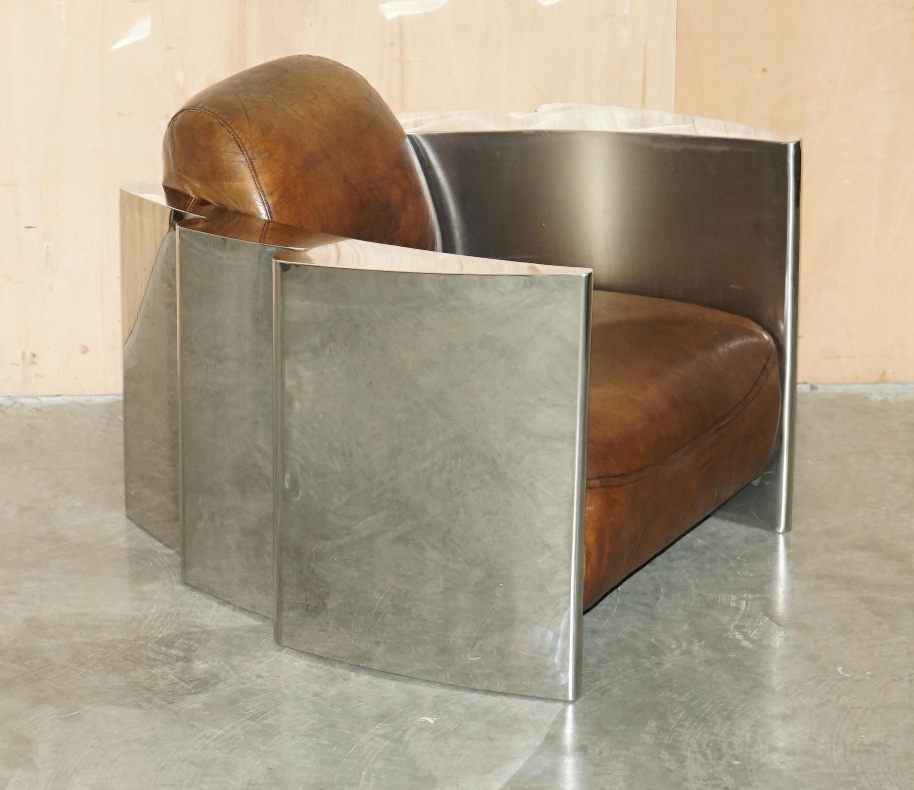Royal House Antiques

Royal House Antiques ist erfreut, diesen absolut atemberaubenden, sehr einzigartigen Heritage braunen Ledersessel mit poliertem Aluminiumgestell zum Verkauf anzubieten.

Bitte beachten Sie die Liefergebühr aufgeführt ist nur