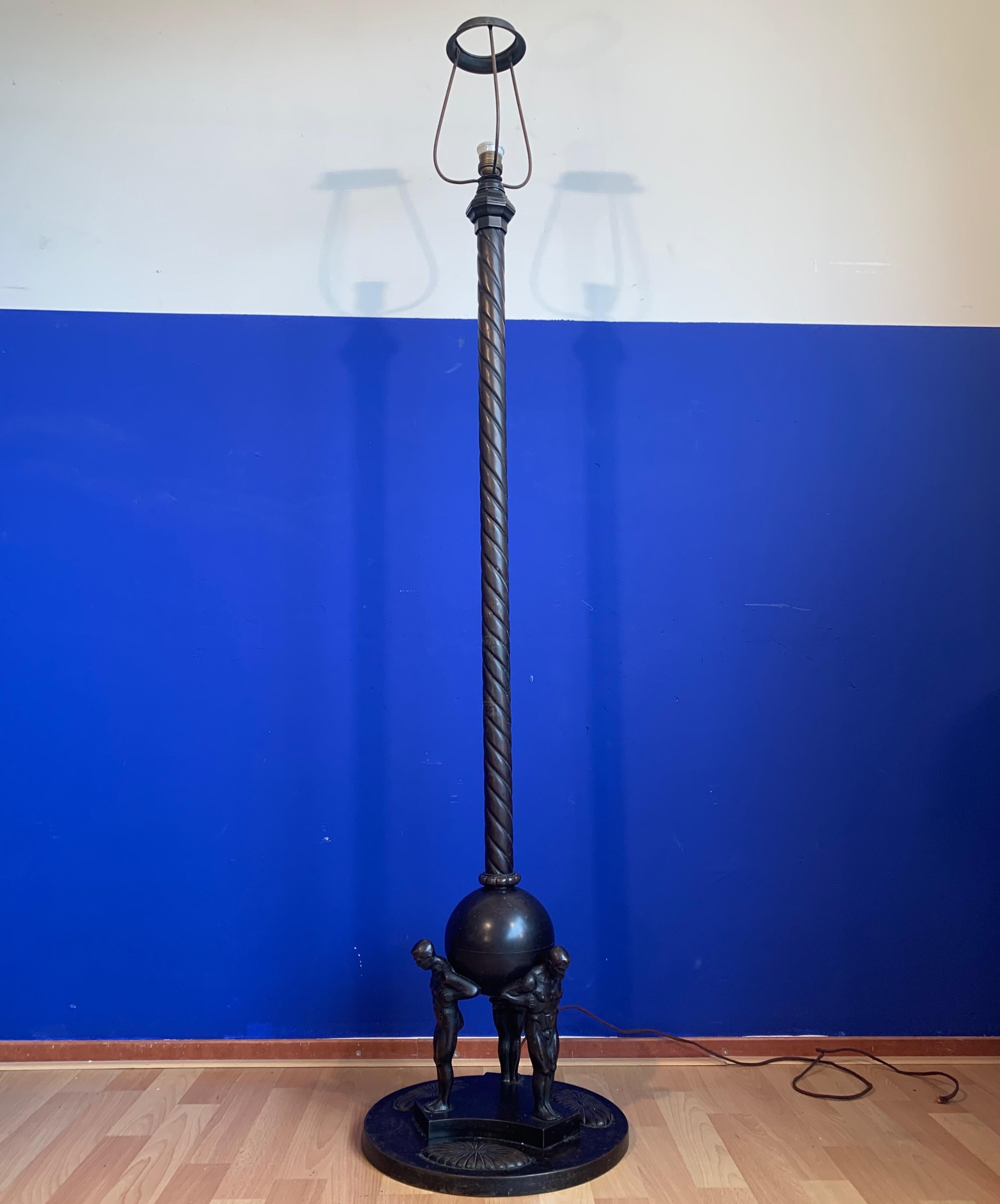 Arts & Crafts Muscular Males Bronze Floor Lamp w. 3 Atlas Style Pose Sculptures In Excellent Condition For Sale In Lisse, NL