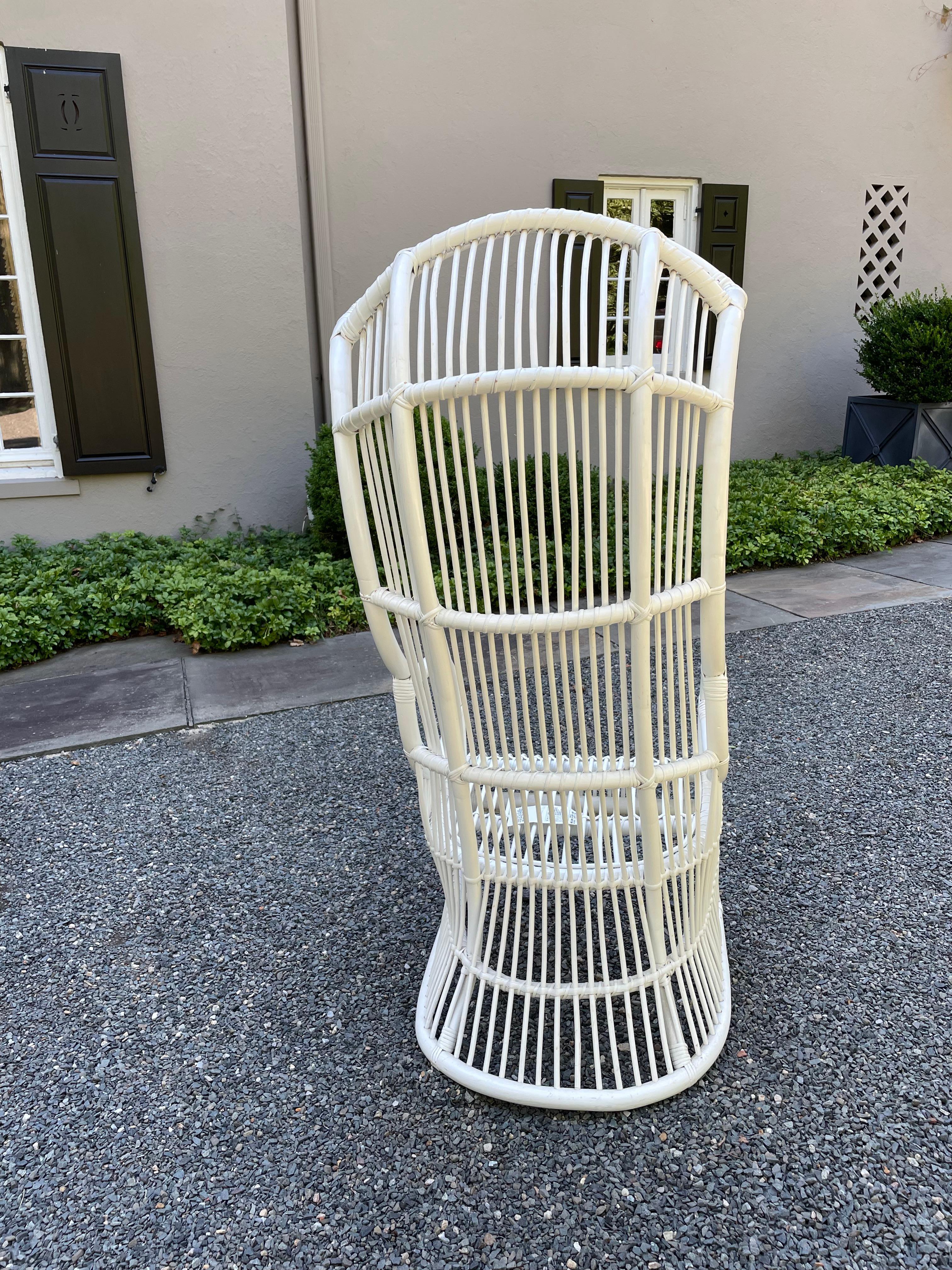 Rare Stylish Vintage Rattan Porters Chair by Willow and Reed In Good Condition For Sale In Hopewell, NJ