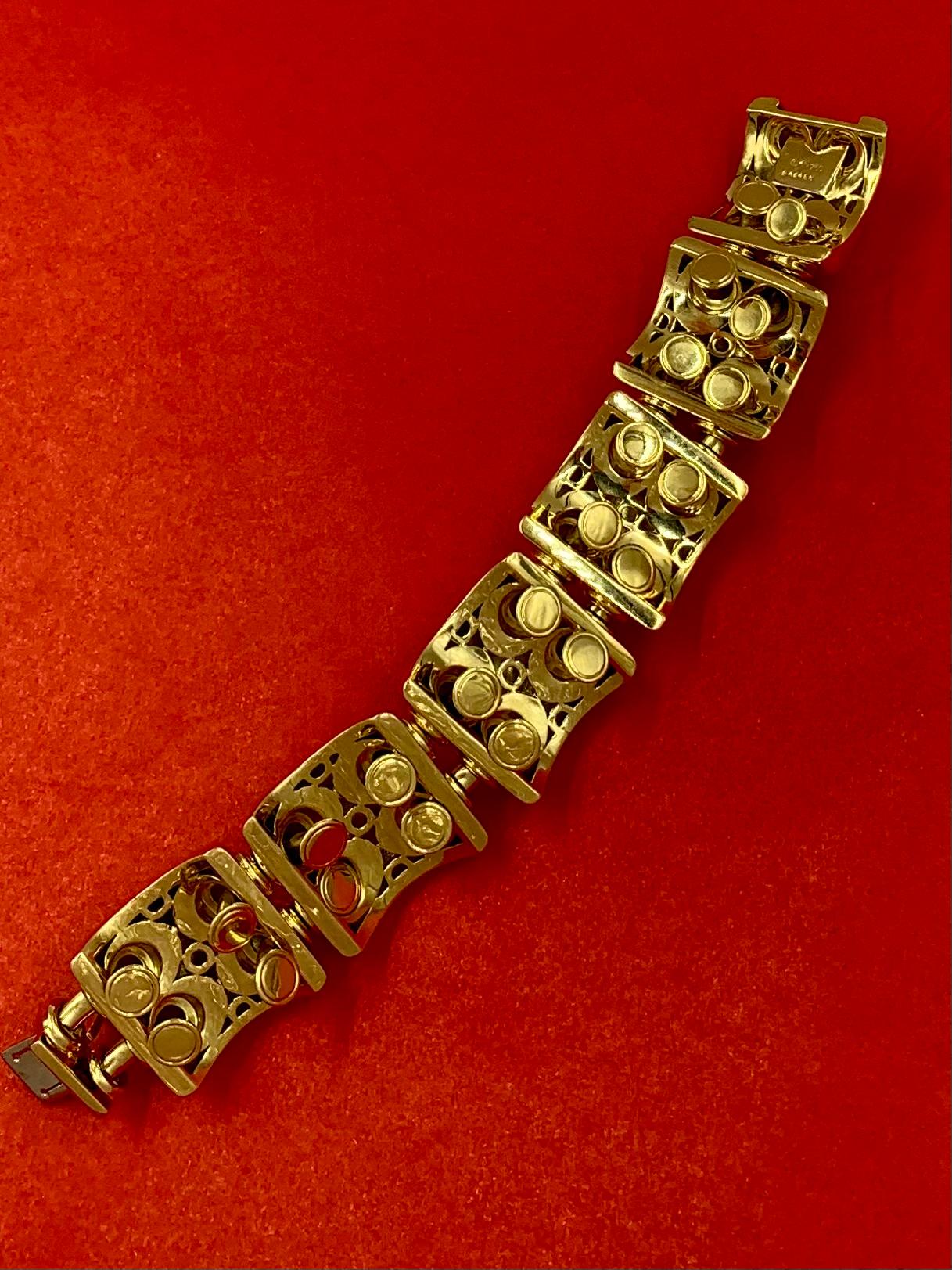 Rare Substantial Seaman Schepps 18K Yellow Gold Pyramid Bracelet In Good Condition For Sale In New York, NY