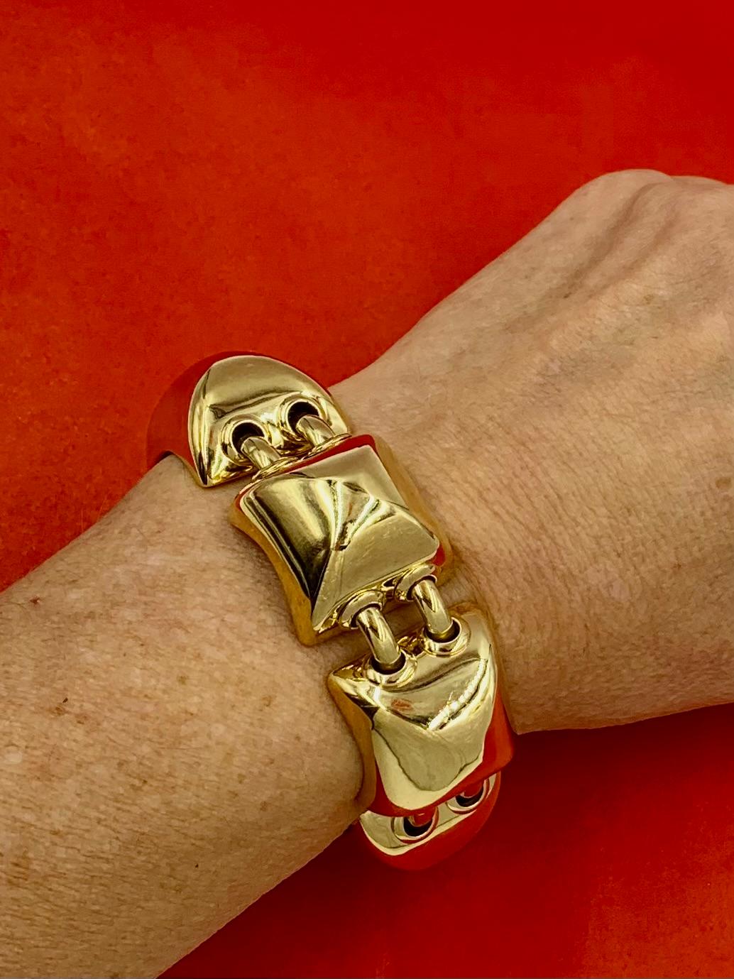 Rare Substantial Seaman Schepps 18K Yellow Gold Pyramid Bracelet For Sale 3