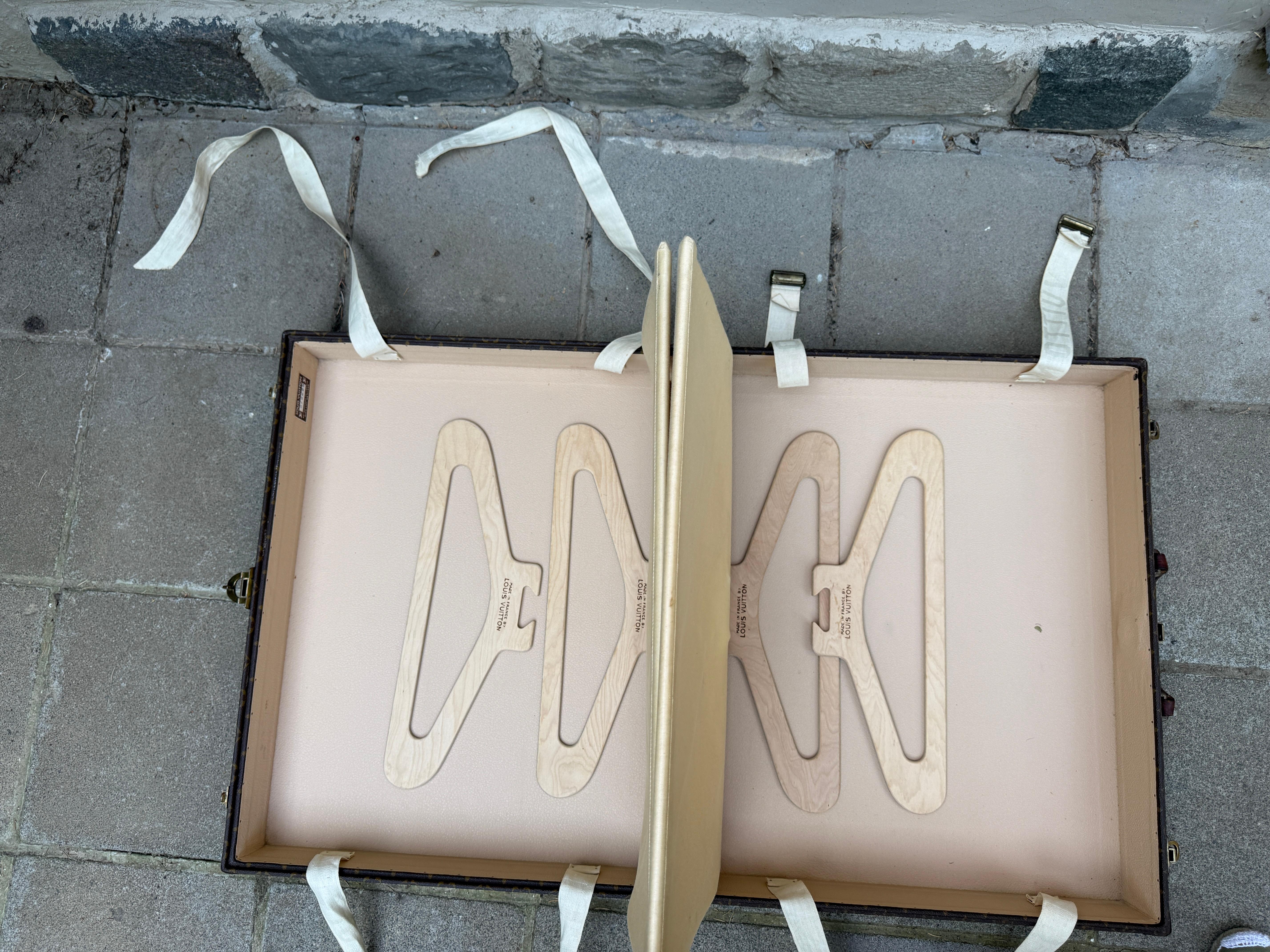 Seltener Koffer von Louis Vuitton 1960er Jahre im Angebot 7