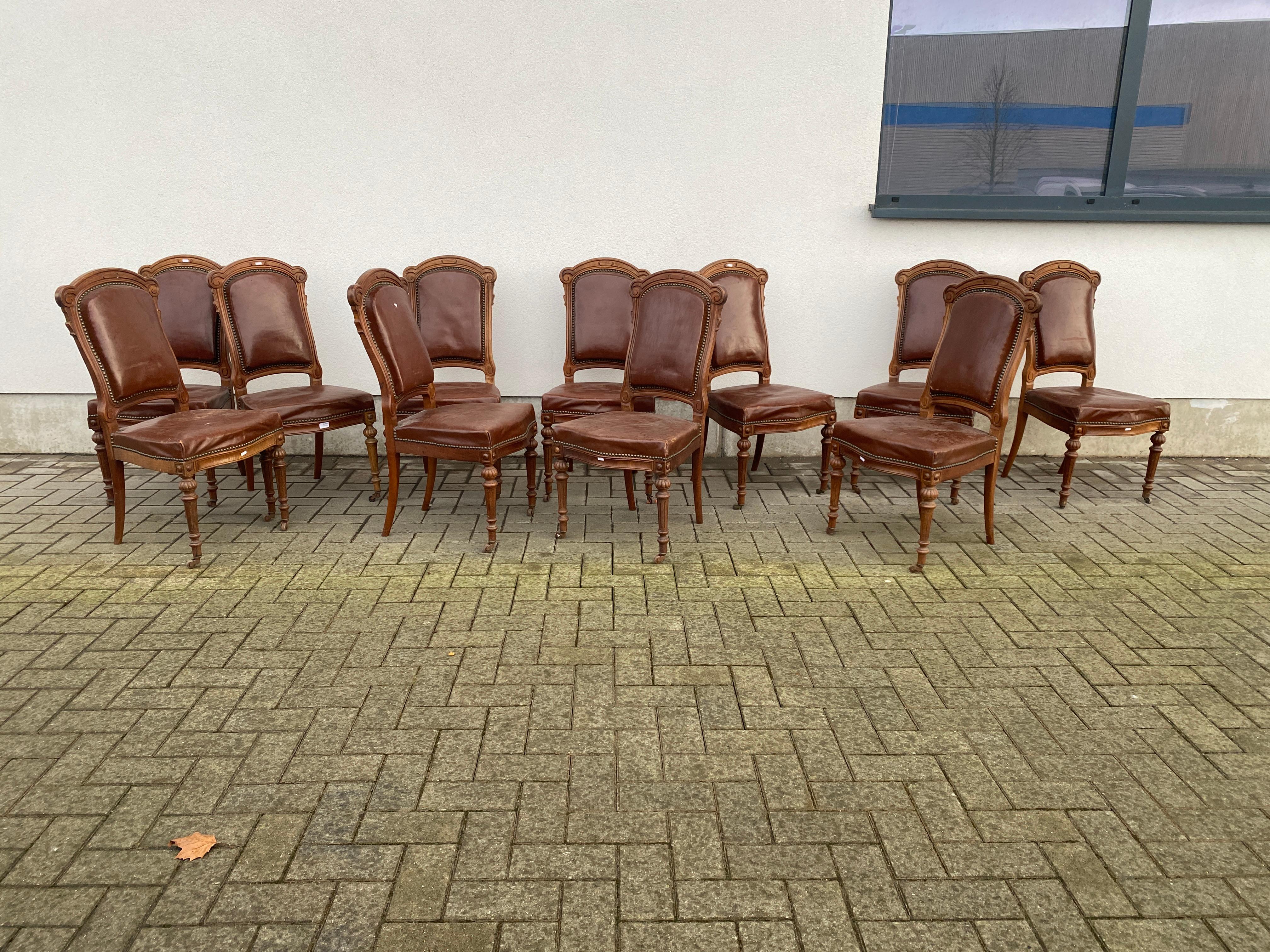 Rare suite of 12 Louis Philipe period chairs in oak and leather, 19th century  For Sale 4