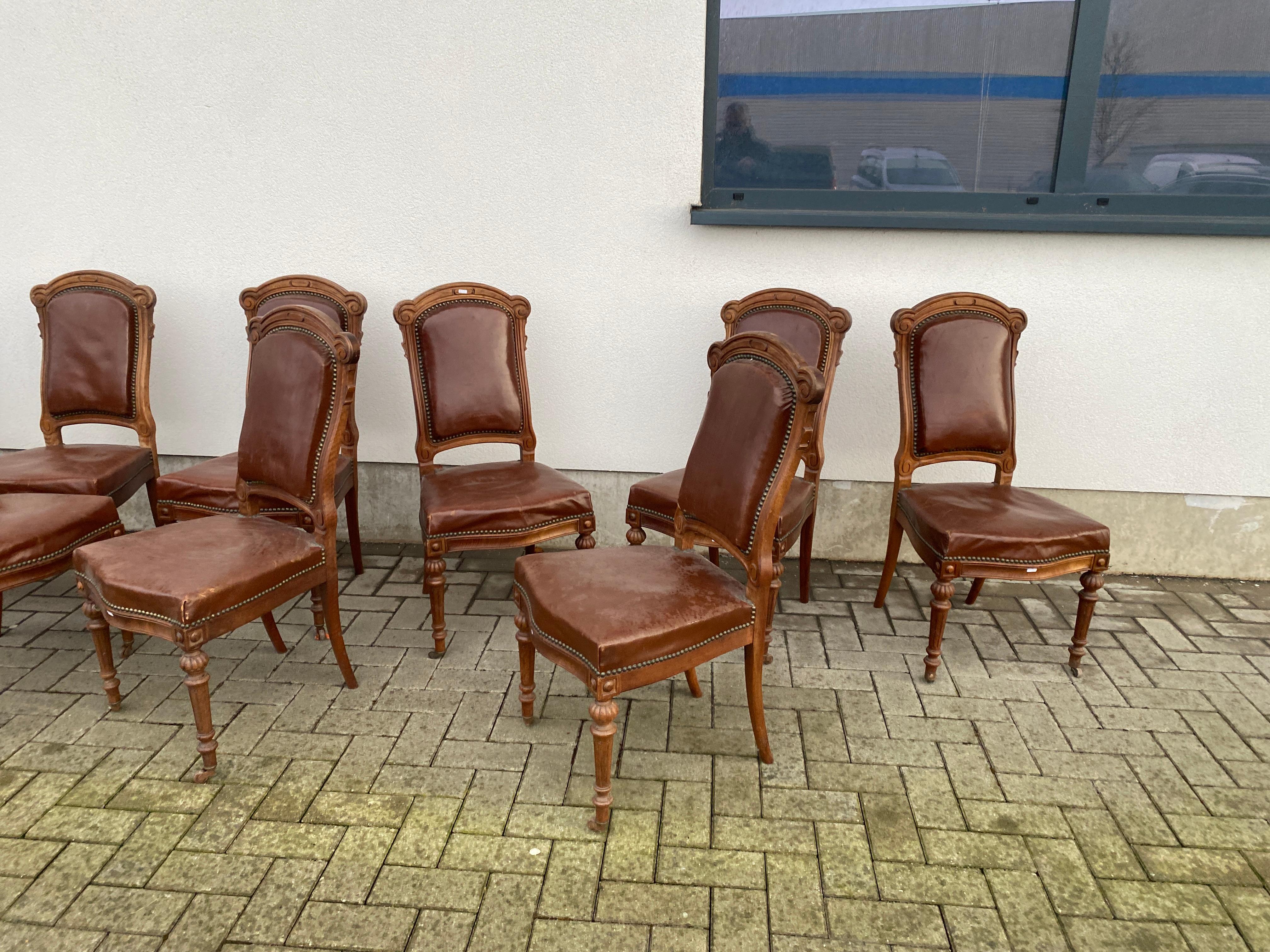Rare suite of 12 Louis Philipe period chairs in oak and leather, 19th century  For Sale 6