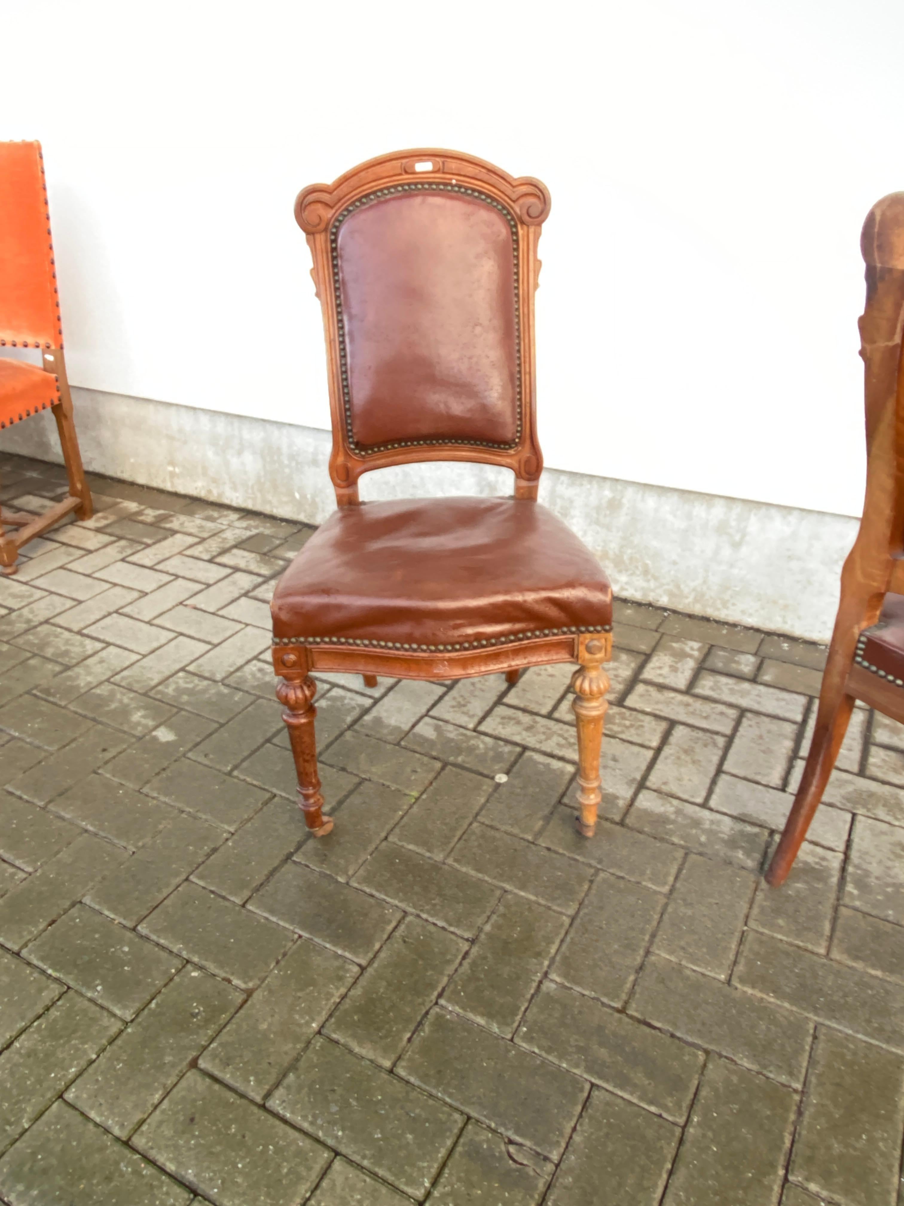 Leather Rare suite of 12 Louis Philipe period chairs in oak and leather, 19th century  For Sale