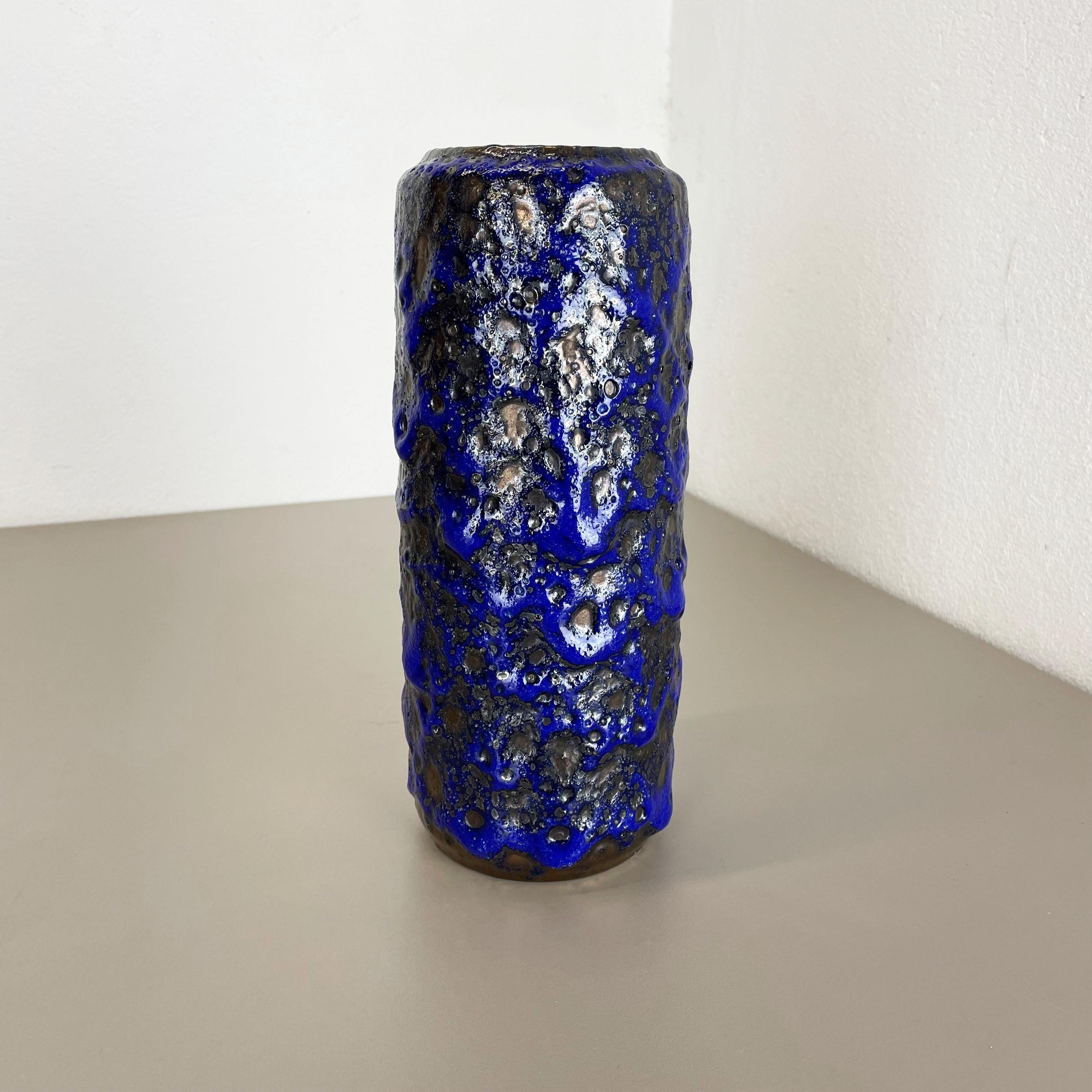 Article:

Fat lava art vase, heavy Brutalist glaze


Producer:

Scheurich, Germany



Decade:

1970s




This original vintage vase was produced in the 1970s in Germany. It is made of ceramic pottery in fat lava optic with abstract illustration in