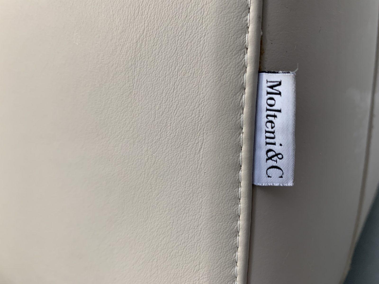 Rare Superb Molteni & C “Reversi” 3-Seat Sofa in Ivory Leather For Sale 4
