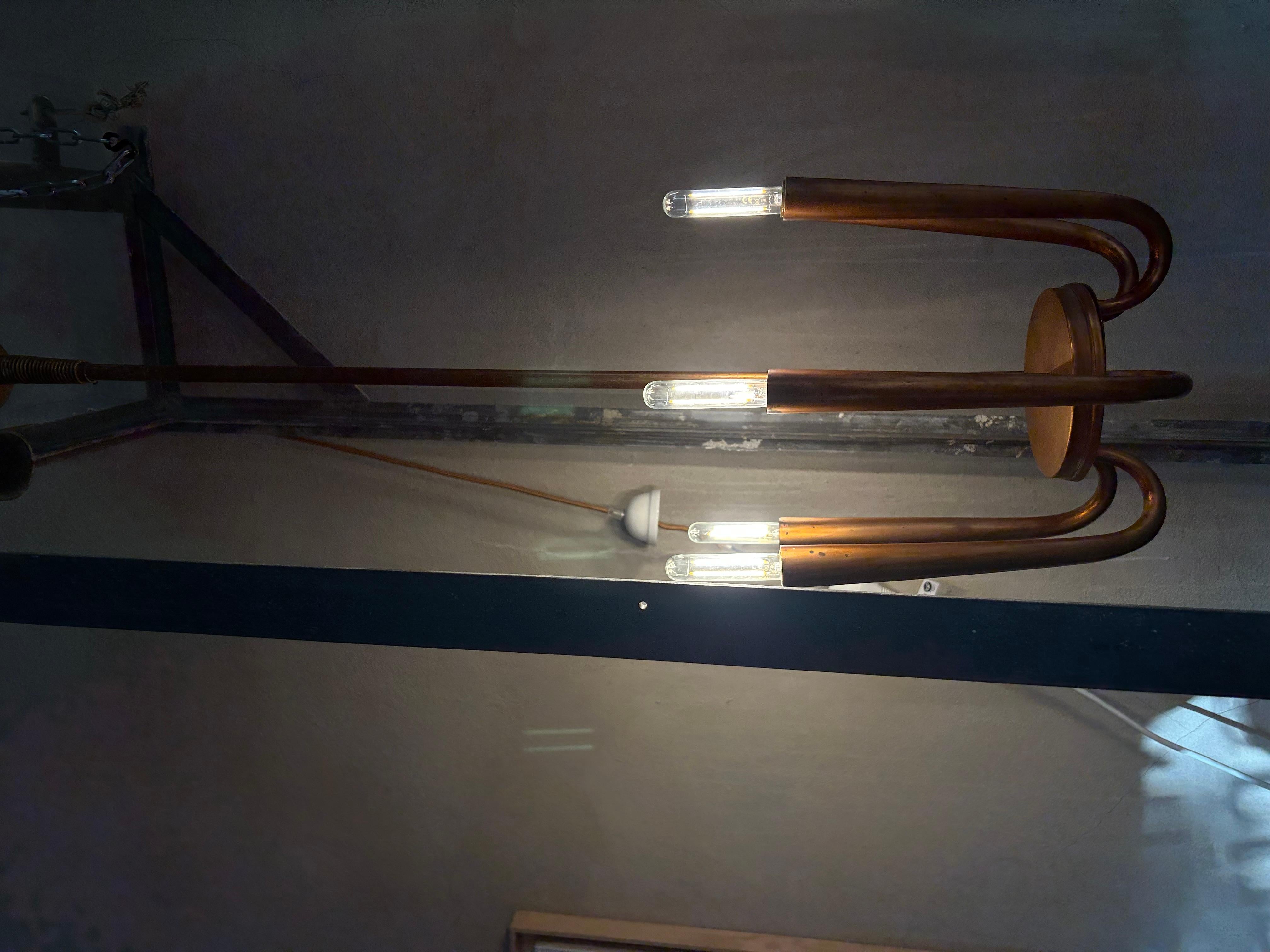 Rara lámpara de suspensión art déco de Guglielmo Ulrich en cobre.
Italia, 1930
Bombillas incluidas