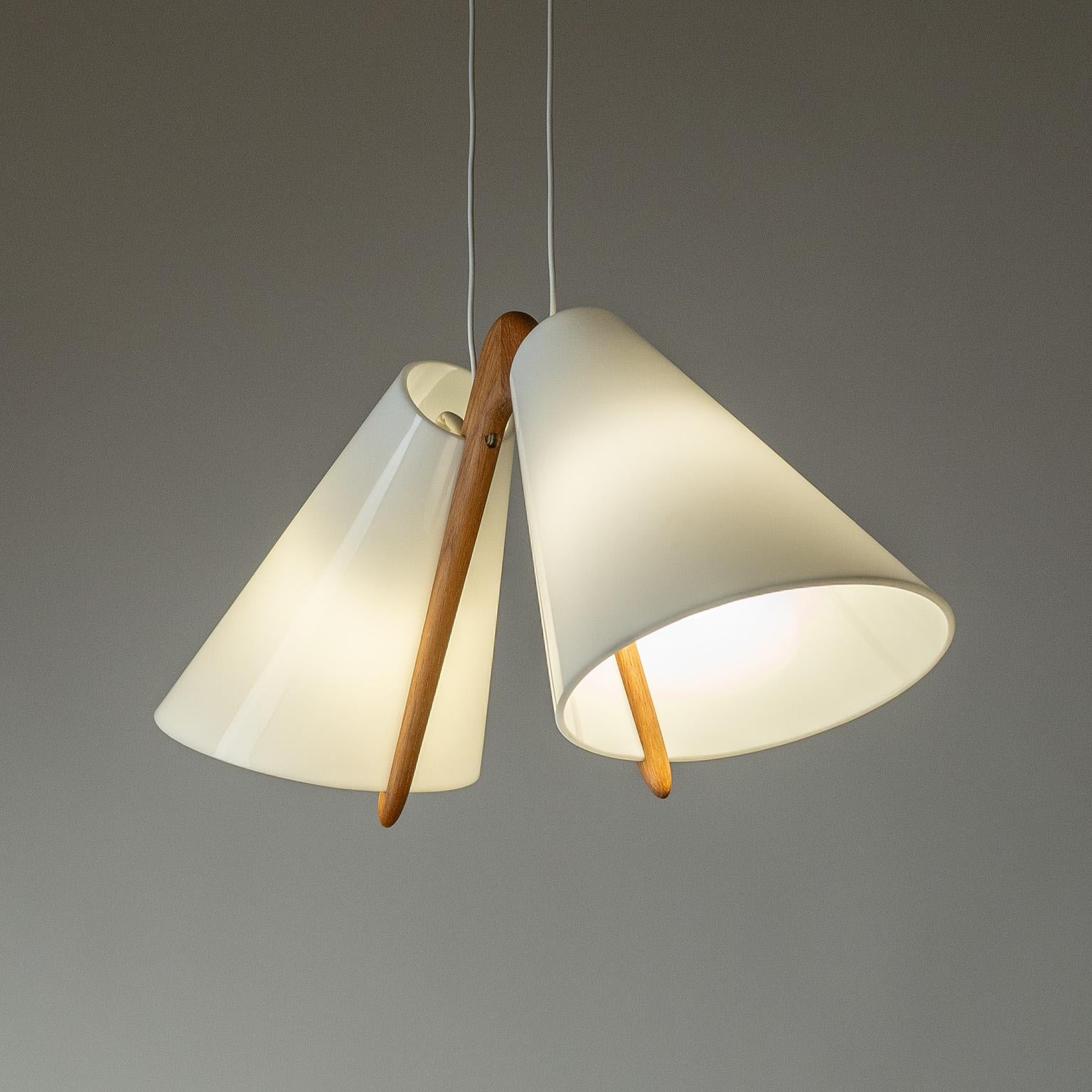 Mid-Century moderno Rara lampada a sospensione di Luxus, Svezia, anni '50 in vendita