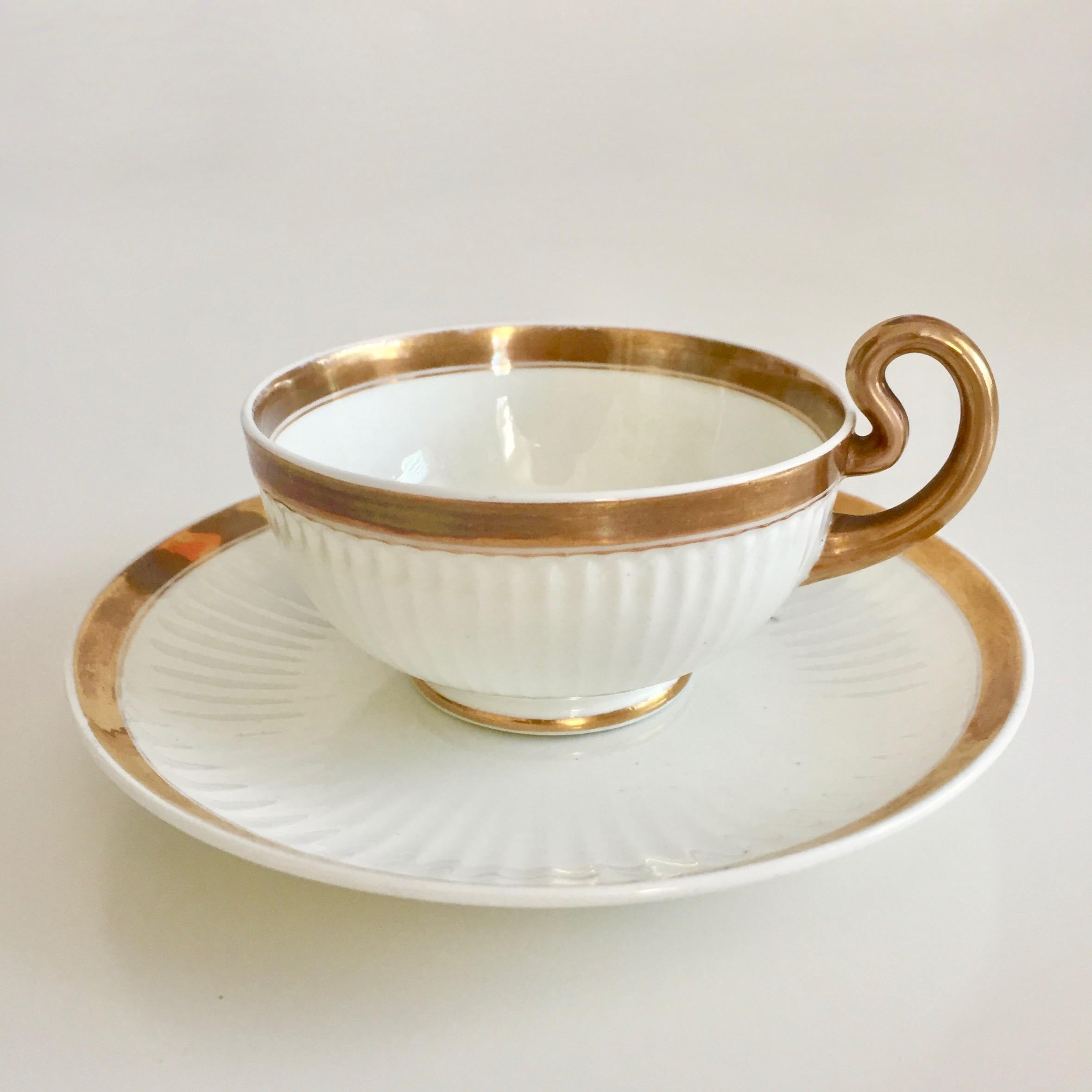Swansea Porzellan Tee-Set:: Tee & Frühstückstasse weiß und vergoldet:: Regency ca. 1820 (Handbemalt) im Angebot