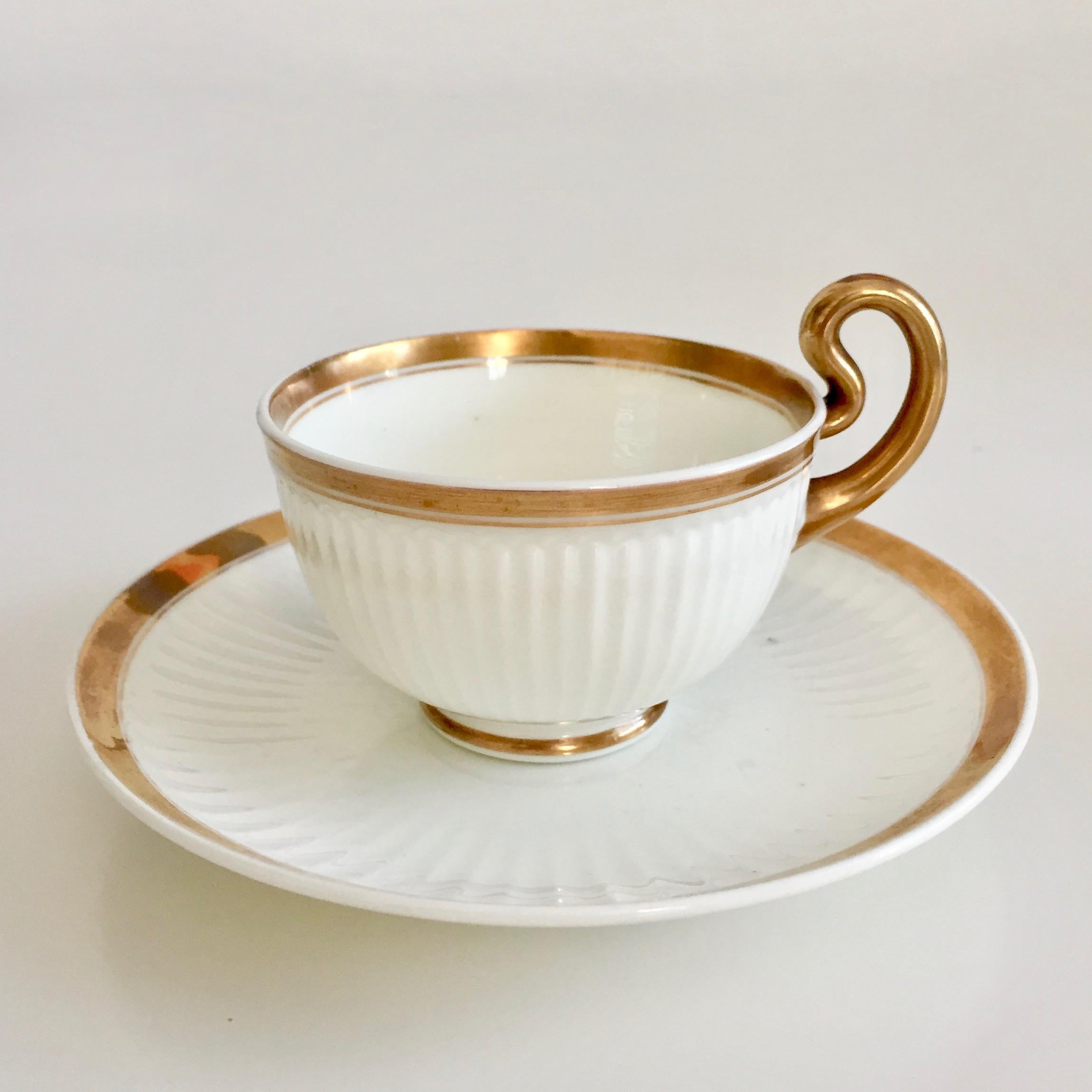 Peint à la main Service à thé en porcelaine de Swansea:: thé & Tasse à déjeuner blanche et dorée:: Régence ca 1820 en vente