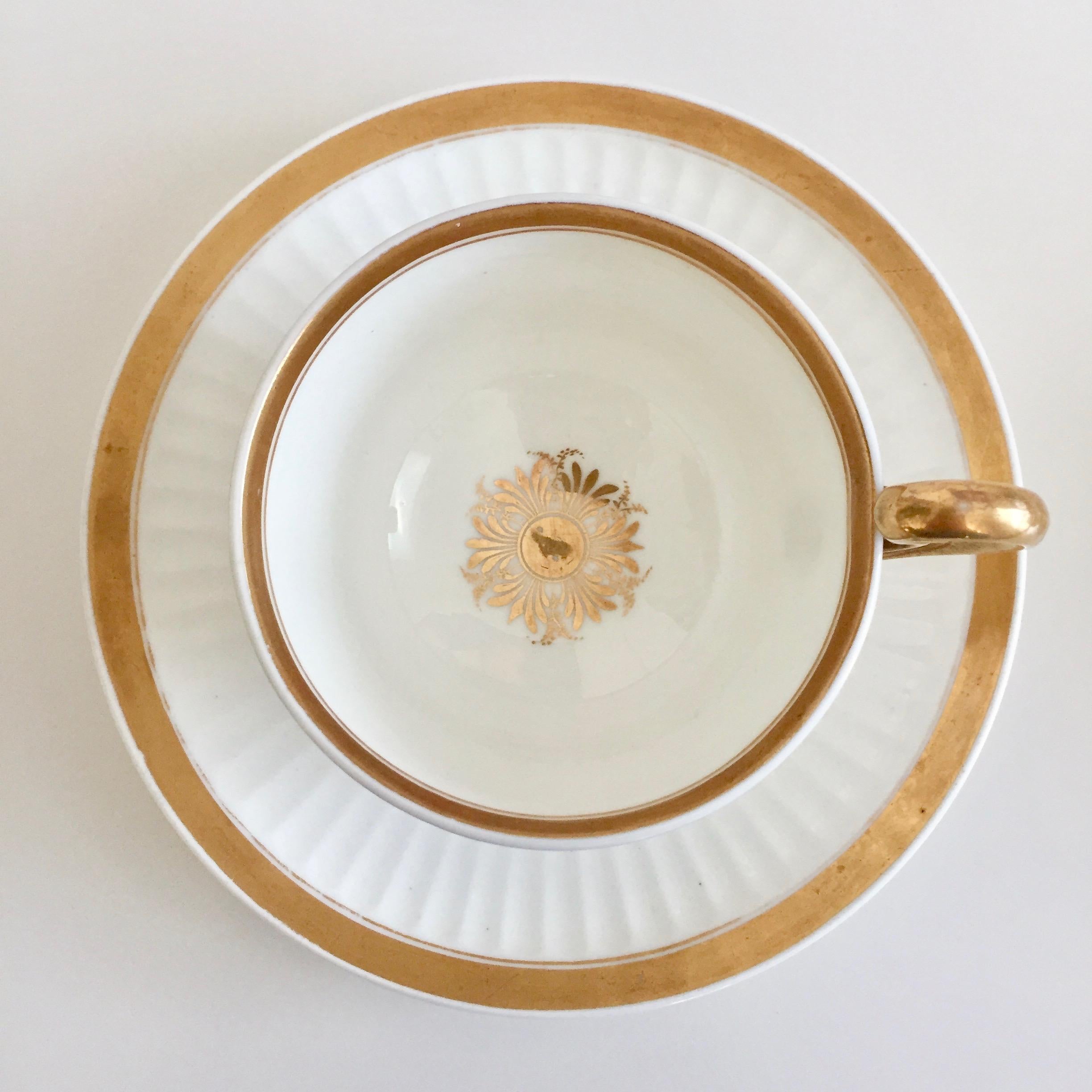 Début du XIXe siècle Service à thé en porcelaine de Swansea:: thé & Tasse à déjeuner blanche et dorée:: Régence ca 1820 en vente