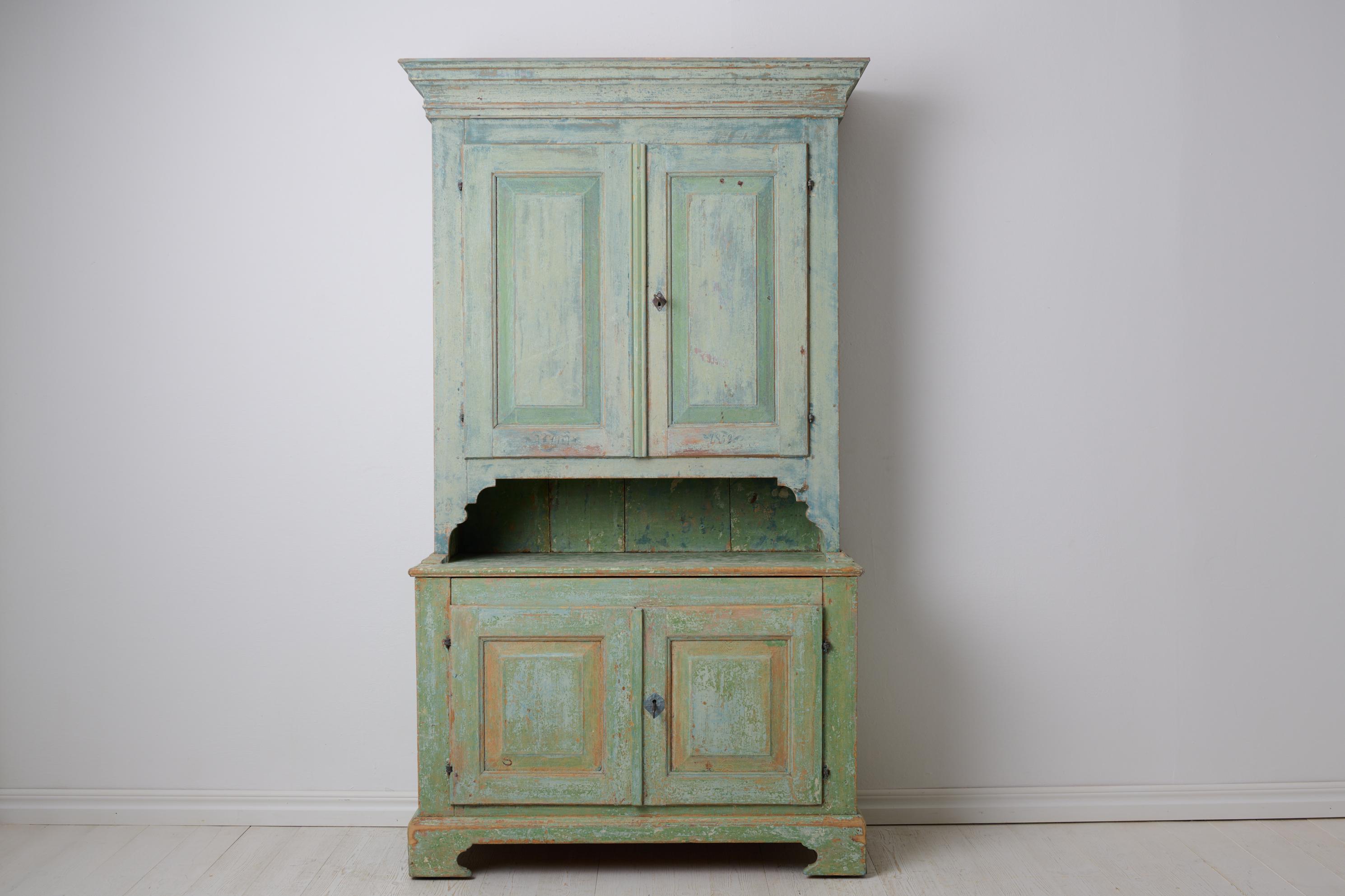 Seltener schwedischer antiker Schrank, echte Landhausmöbel im Gustavianischen Stil (Schwedisch) im Angebot