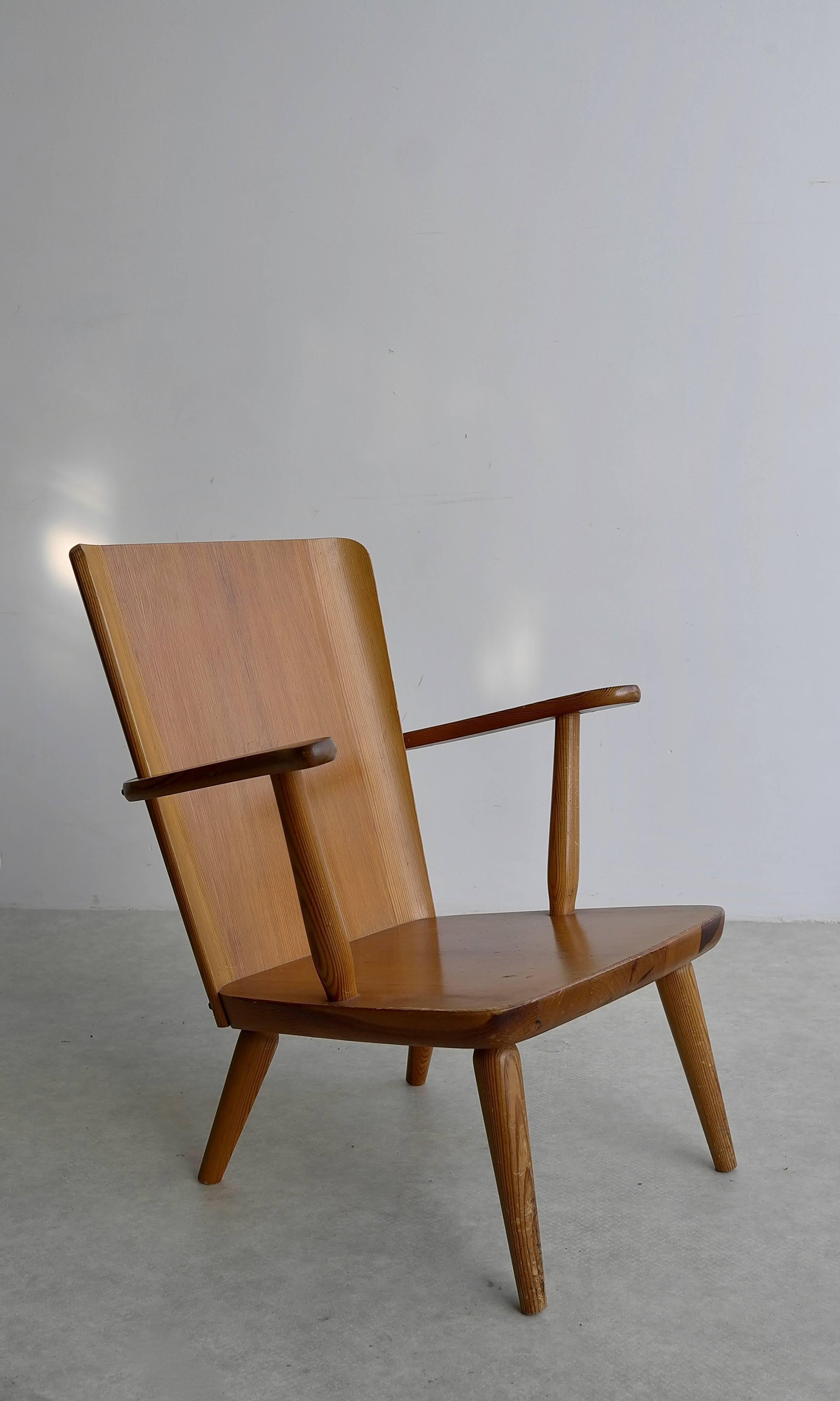 Mid-Century Modern Rare Swedish Armchair in Pine by Goran Malmvall voor Svensk Fur, 1940s For Sale