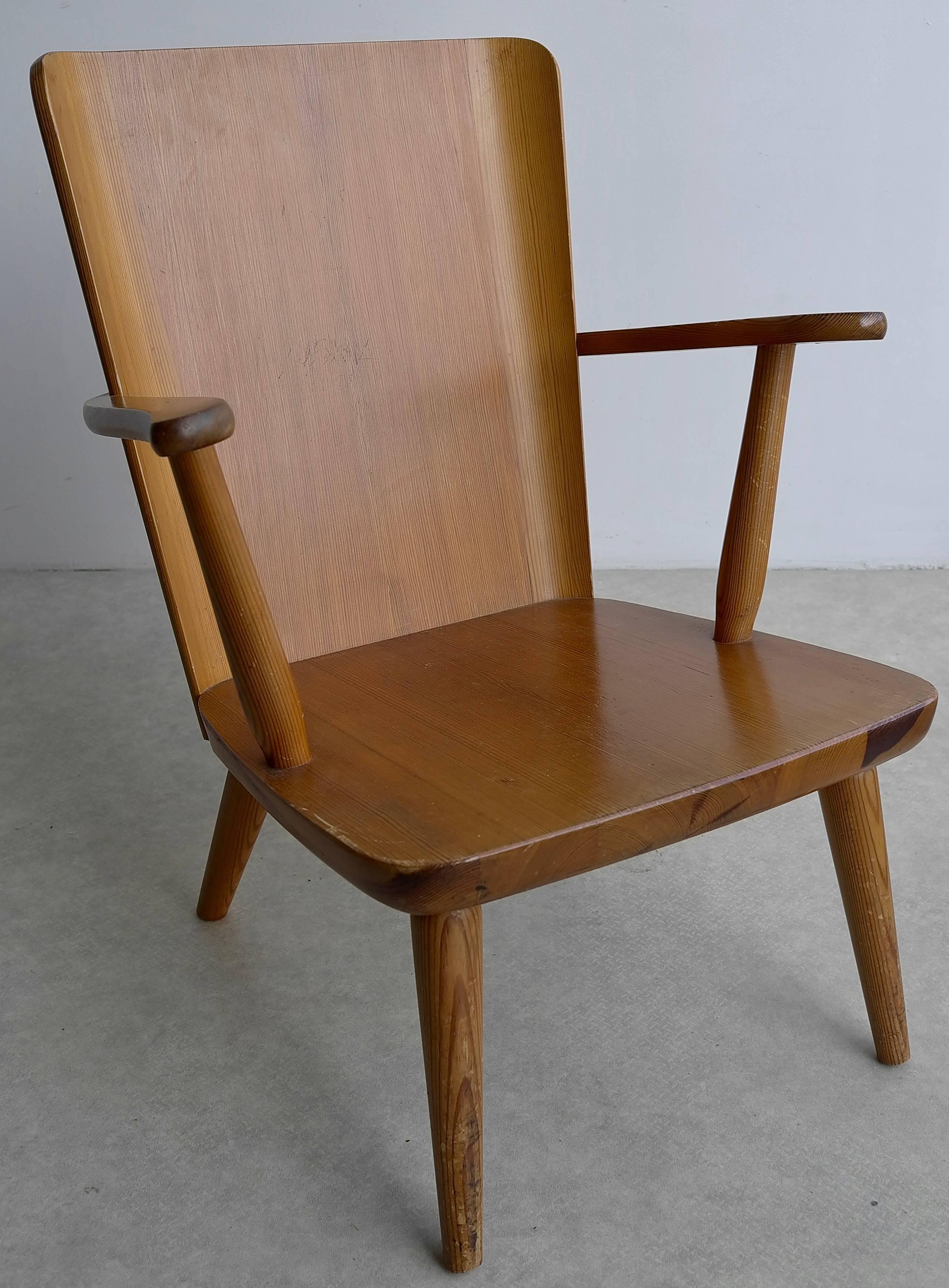 Mid-Century Modern Rare Swedish Armchair in Pine by Goran Malmvall voor Svensk Fur, 1940s For Sale