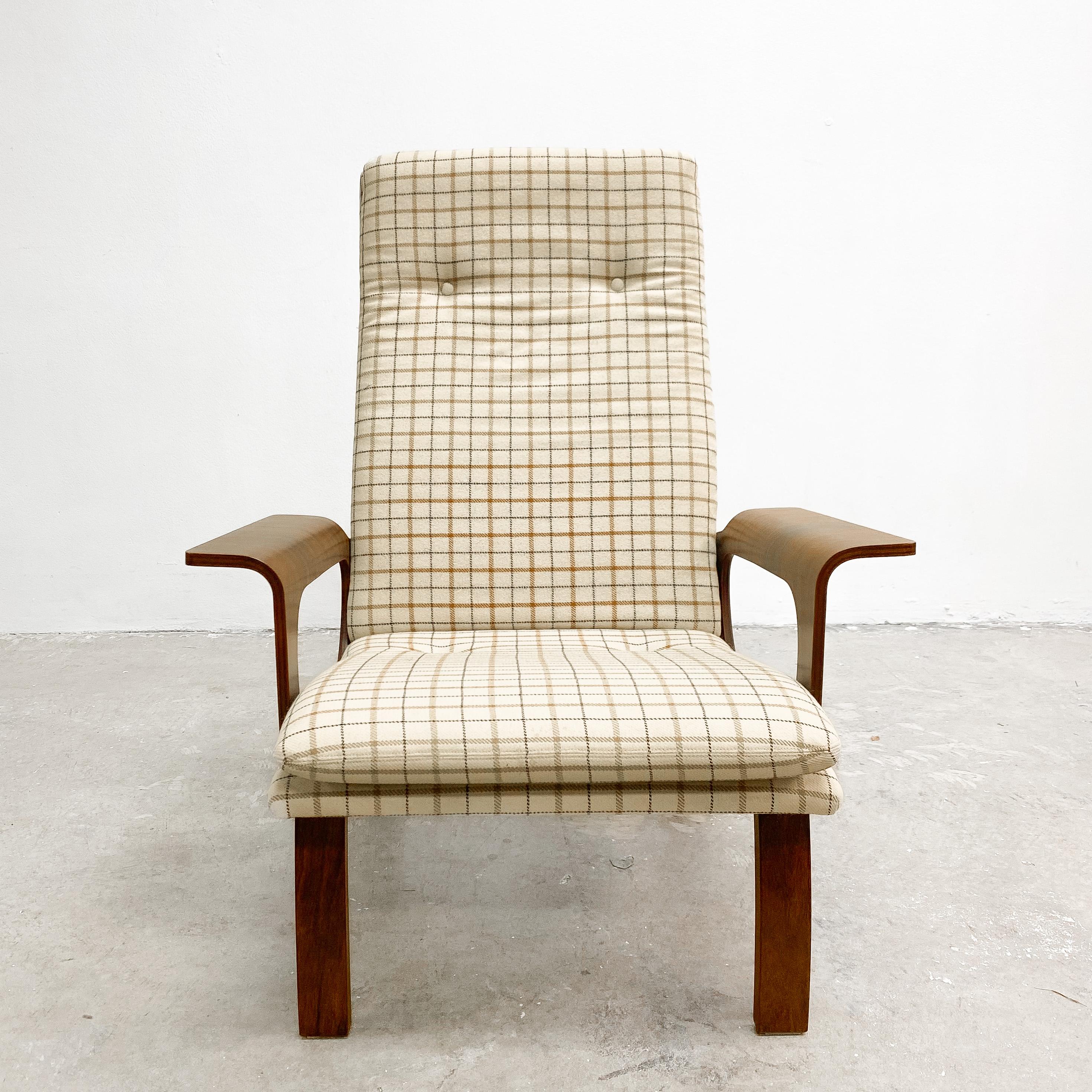 Mid-Century Modern Rare fauteuil suédois en contreplaqué cintré de bois de rose brésilien - restauré en vente
