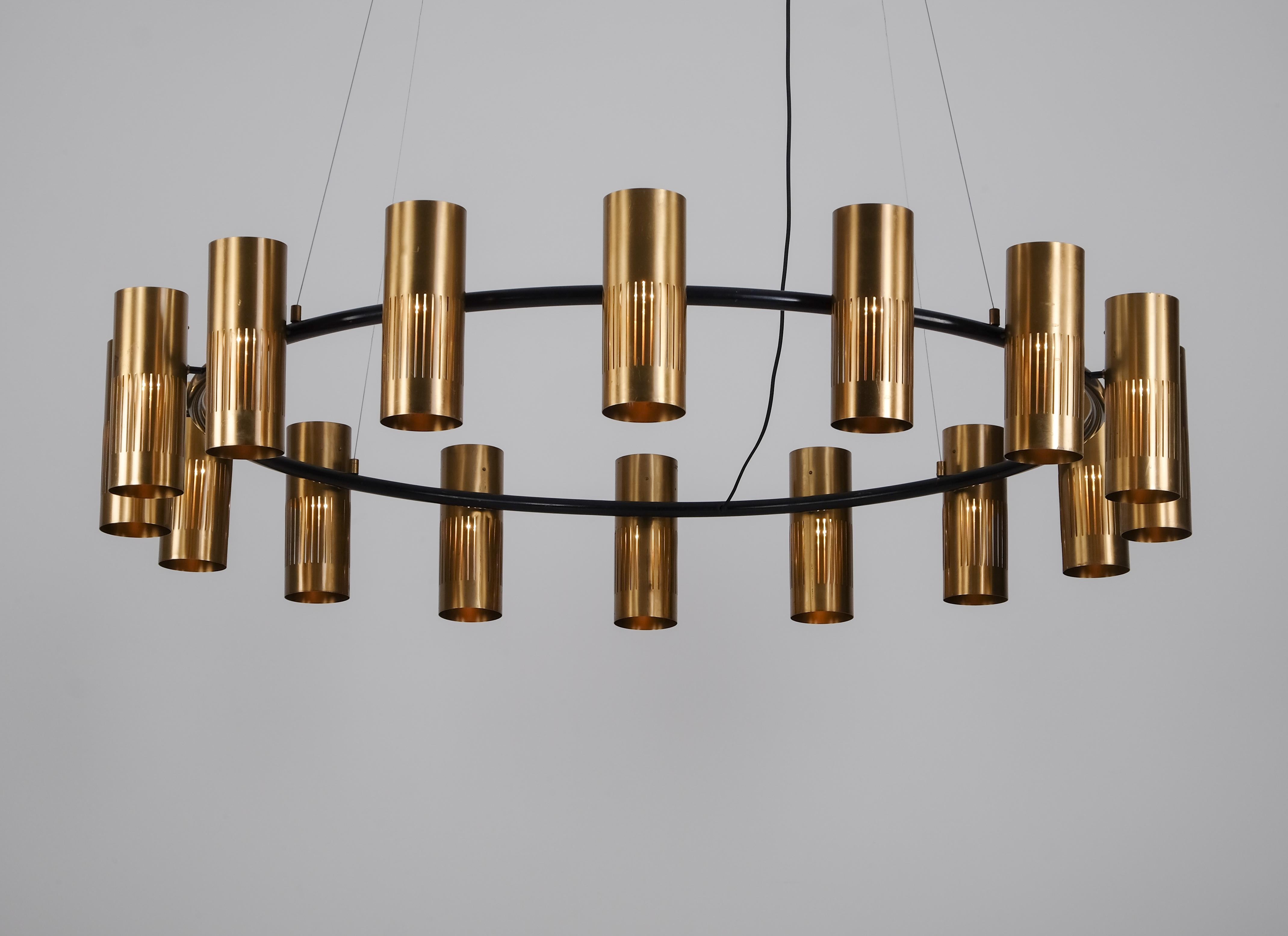 Raro lampadario svedese in ottone, anni '50 In condizioni buone in vendita a Stockholm, SE