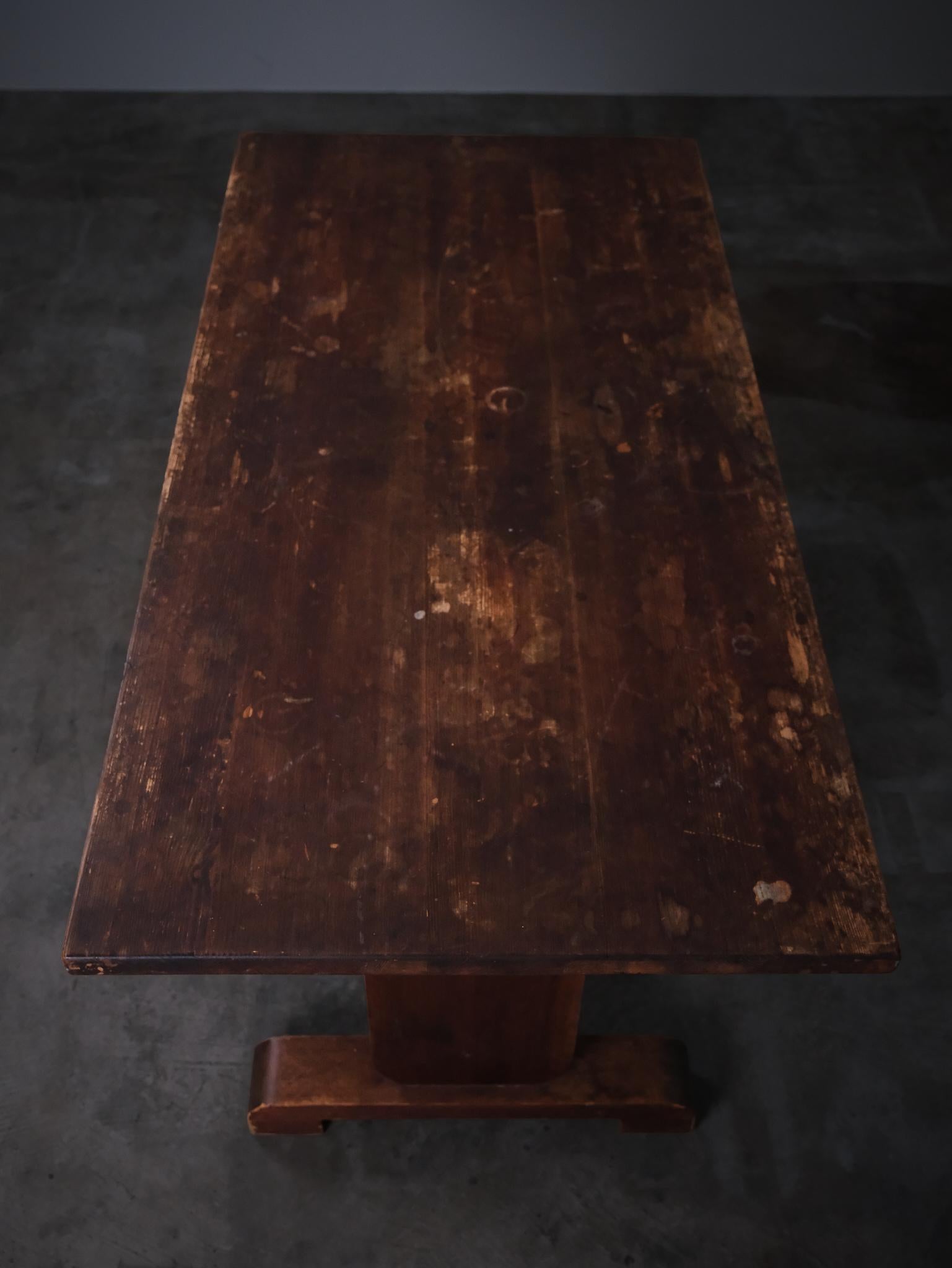 Rara mesa de comedor de pino de diseño sueco, años 30 en Bastante bueno estado para la venta en Eskilstuna, SE