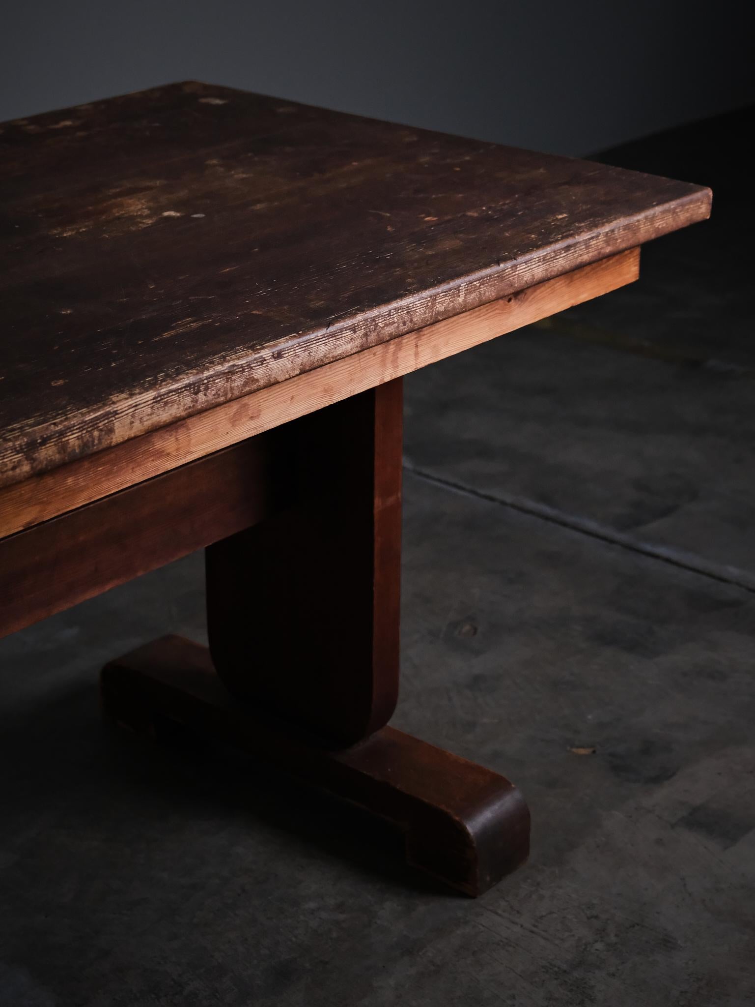Rara mesa de comedor de pino de diseño sueco, años 30 siglo XX en venta