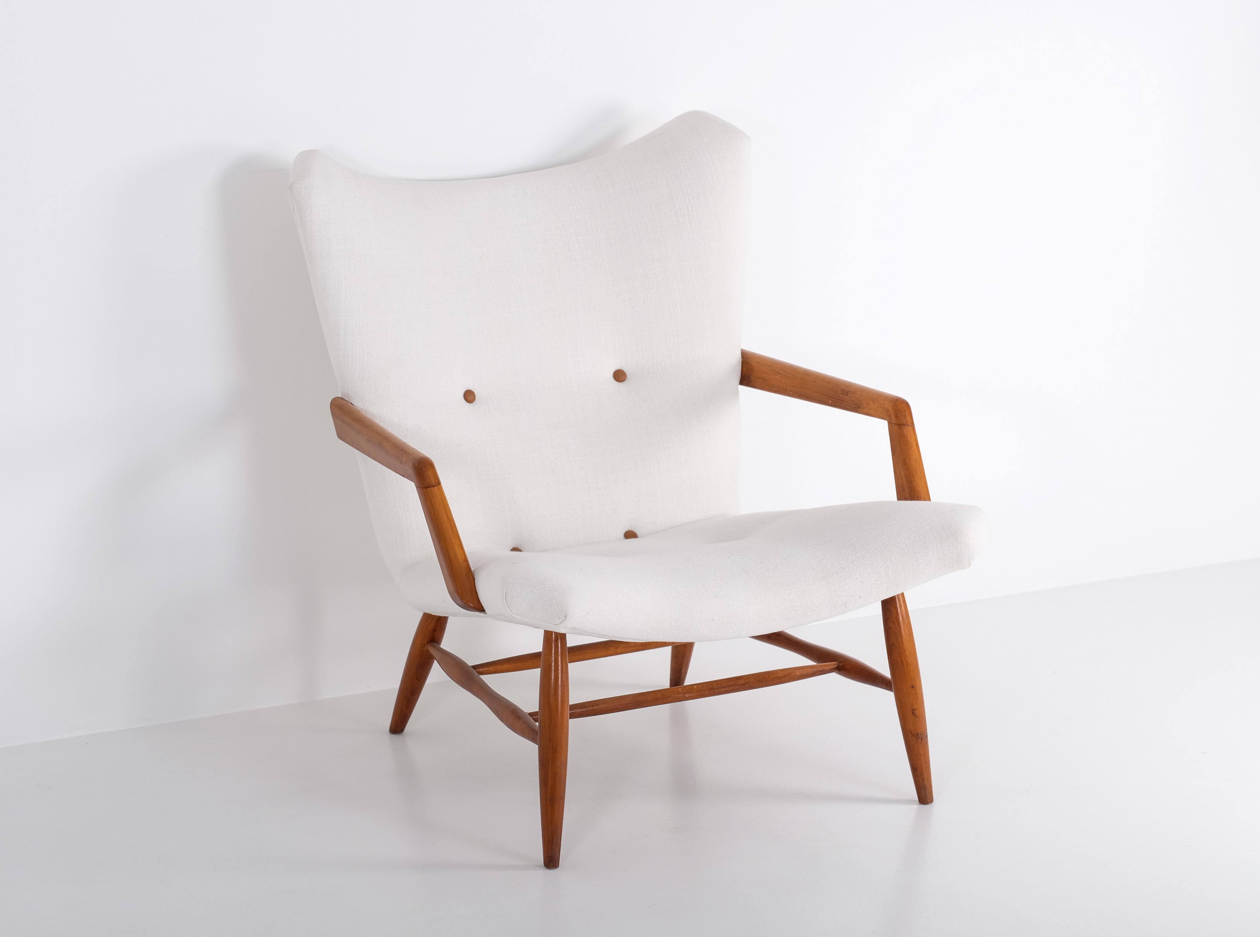 Ein Sessel aus Mahagoniholz, entworfen von Svante Skogh, Schweden, 1950er Jahre.
Neu gepolstert. Ausgezeichneter Zustand.