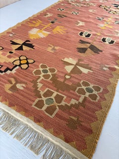 Rare Swedish Flat-Weave Wool Rölakan Rug in Soft Rose Tones, Scandinavia, 1930s