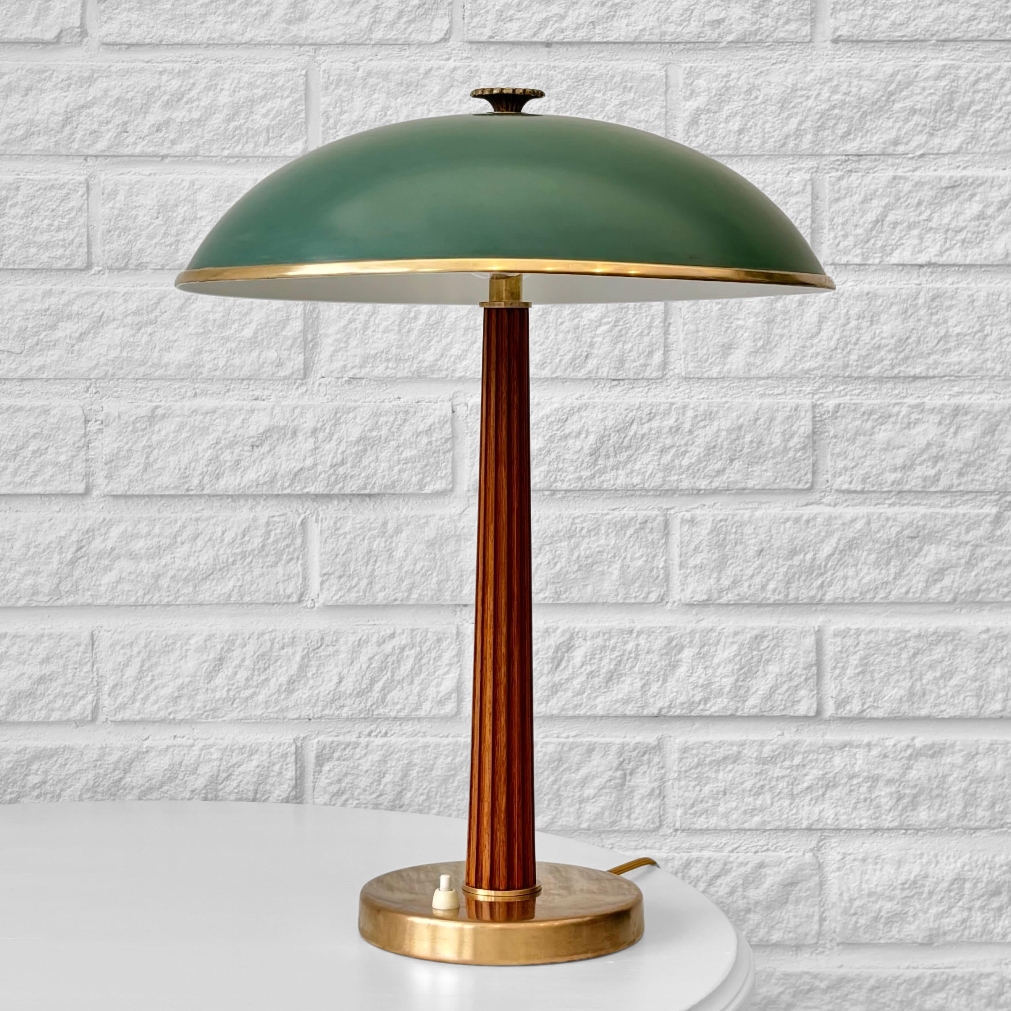 A striking example of Swedish modern design, this rare table lamp, model 29595, was designed by Erik Tidstrand for the prestigious department store Nordiska Kompaniet (NK) in the late 1930s and featured in NK’s 1938 catalog. Expertly crafted, the