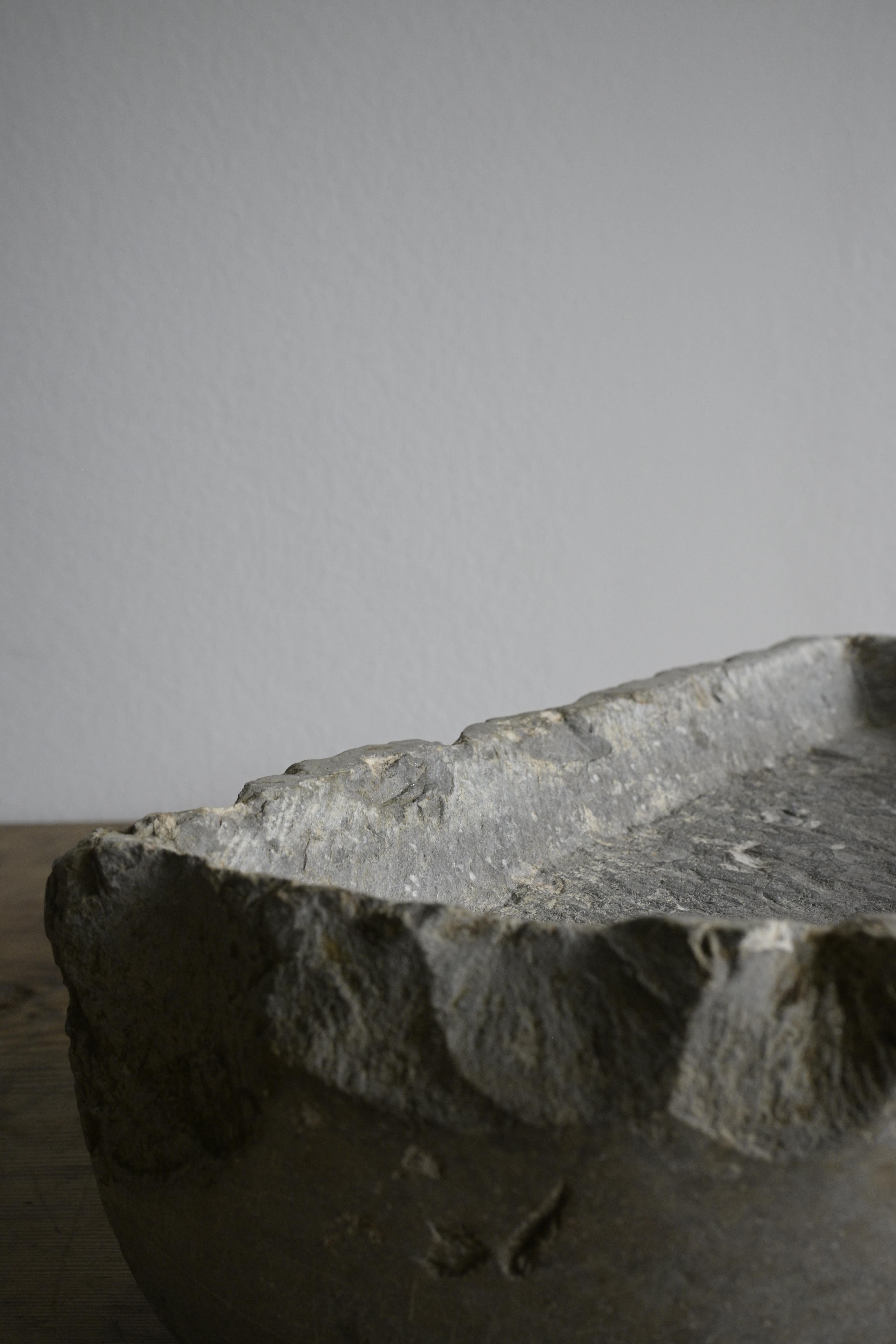 Calcare Rara tazza da sputo svedese in pietra calcarea di Öland dei primi anni del 1800 in vendita