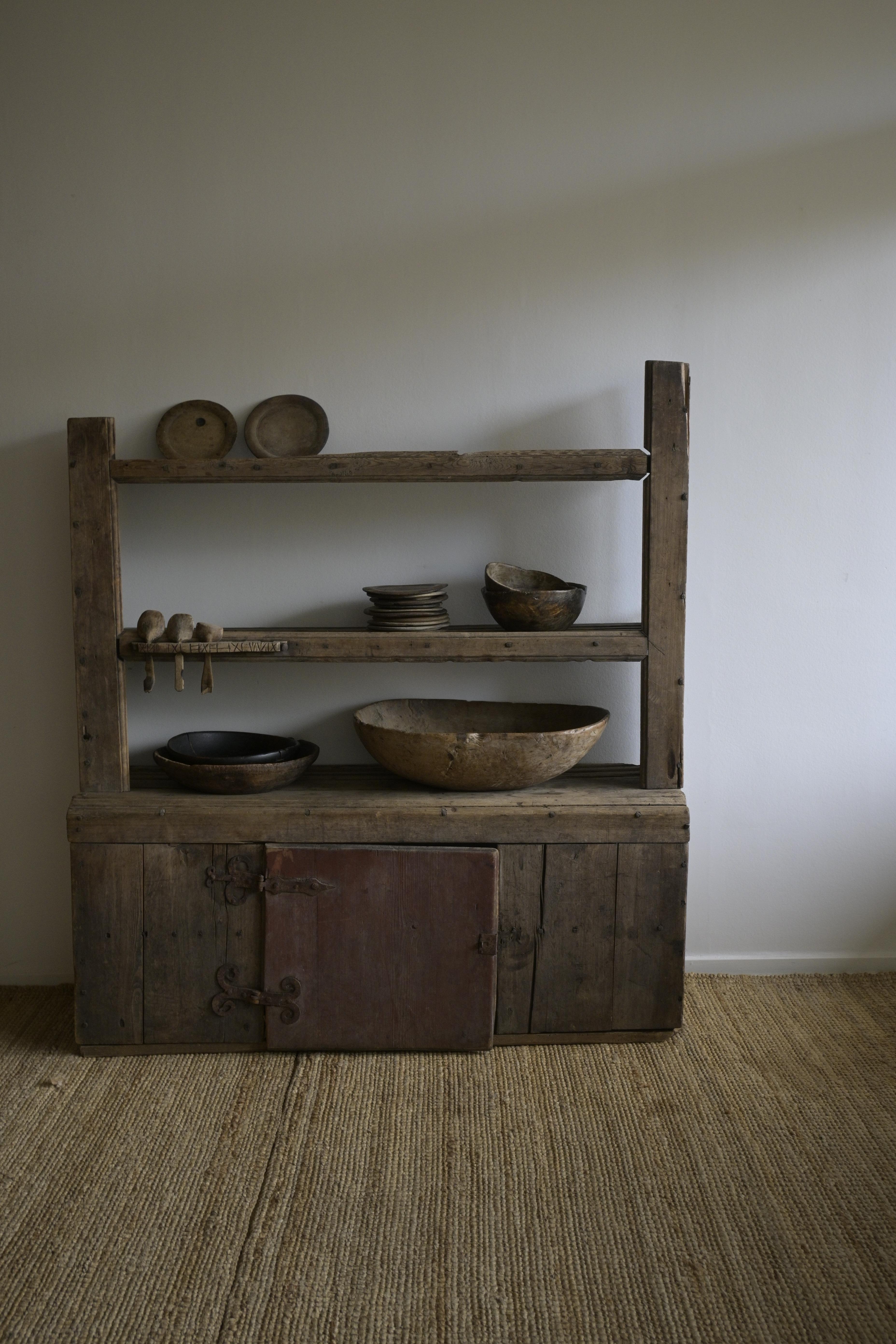 Rare Swedish Primitive 'Kärlhylla' Shelf Cabinet ca 1730

Sometimes, you come across something that makes your heart skip a beat. This is one of those times.

It has a raw aesthetic feel, with large iron hinges and a beautiful patina.

A kärlhylla