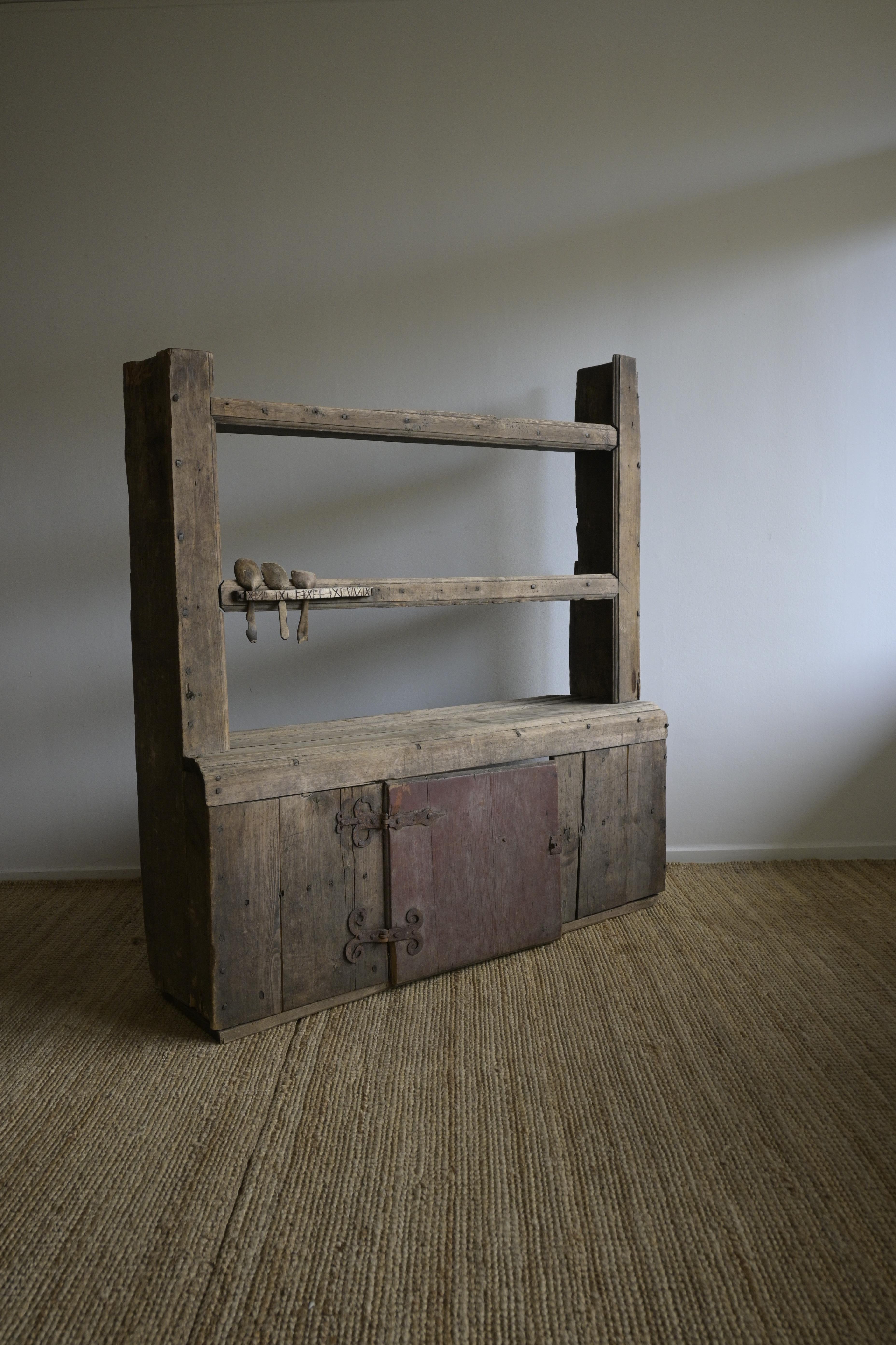 Rare Swedish Primitive 'Kärlhylla' Shelf Cabinet ca 1730 In Fair Condition In Farsta, SE