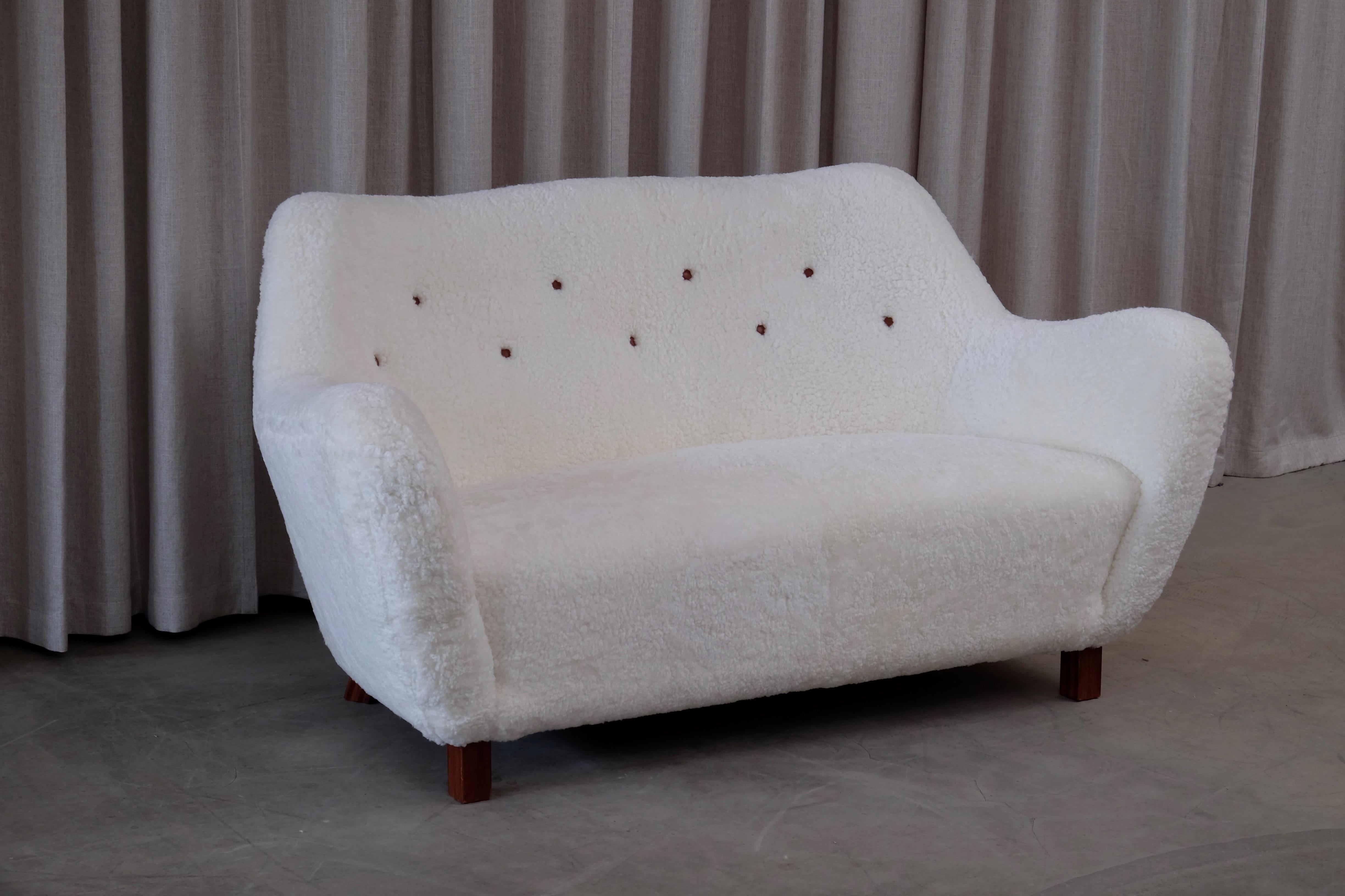 Reupholstered in white sheepskin from Skandilock.
Produced by Sten Wicéns Möbelfabrik, Sweden, 1950s.
Pair of matching easy chairs of the same model is also available.
Excellent condition.