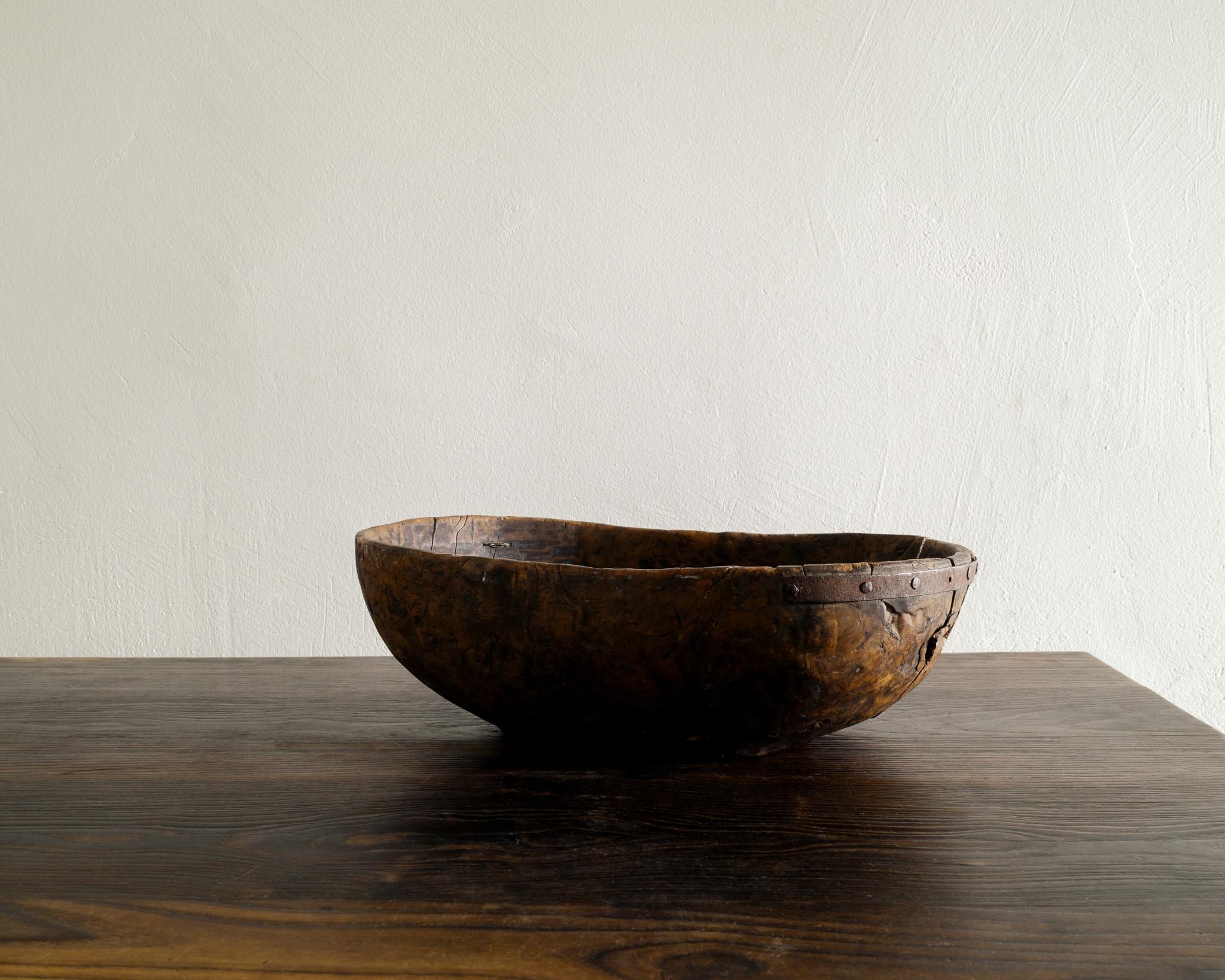 Very beautiful and decorative wooden bowl made out of birch wood produced in Sweden. Dated 1793. In a very charmy condition with some older repairs adding a lot of character. 

Dimensions: H: 13 cm / 5.1