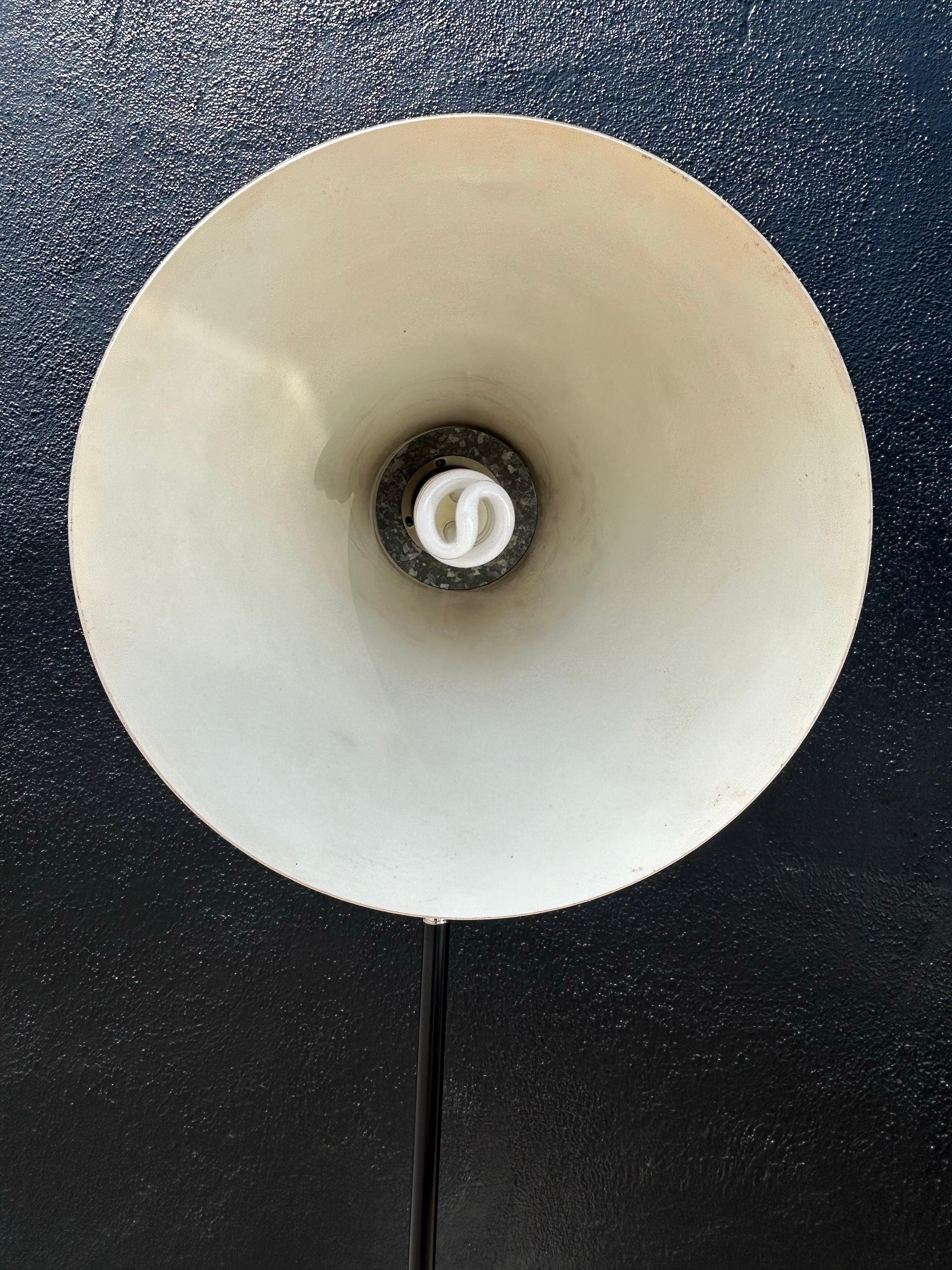 Rare Swerve Arm Architectural Lamp Arteluce For Sale 4